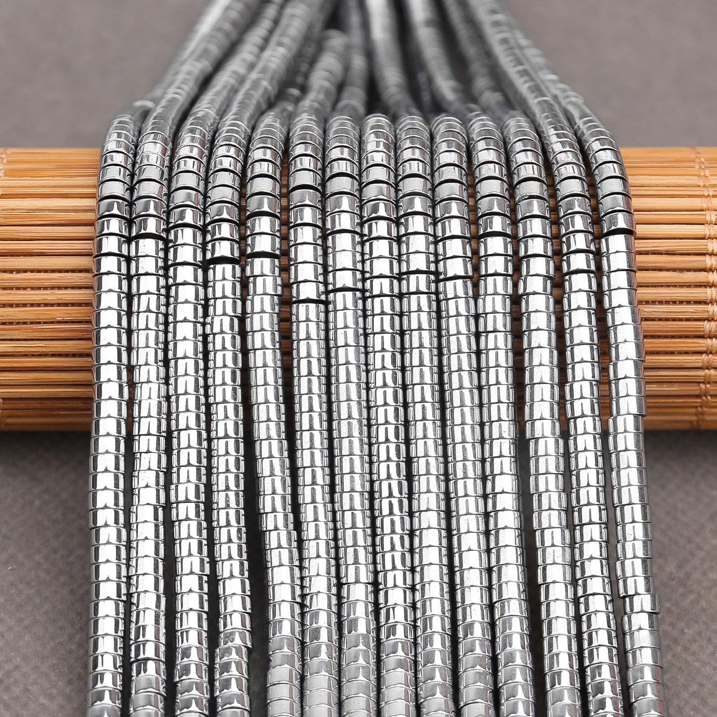 BONNY BOXX 150PCs Natural Silver Hematite Spacer Beads, Loose Semi Precious Flat Round Gemstone Heishi Disc Stone Beads for Beading Jewelry Making 4mm*2mm