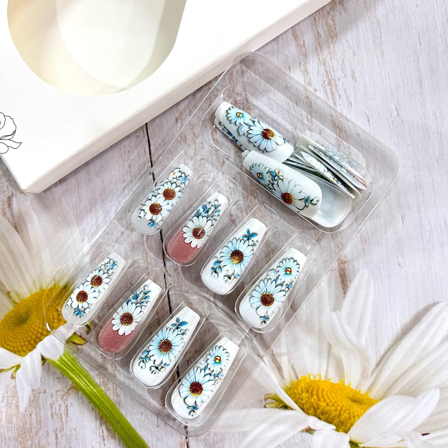 CJDLTS White Daisy False Nails Flower Press on Nails Long Ballet Shaped Nails Artificial Nails Floral Daisy Pattern Design Stick on Nails Full Cover Coffin Nails Acrylic Glue on Nails for Women