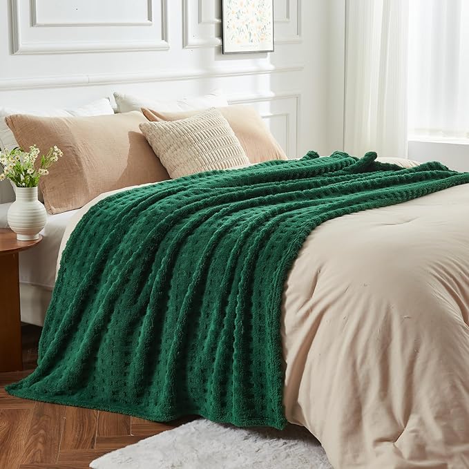NEWCOSPLAY Super Soft Queen Blanket Green Premium Silky Flannel Fleece 3D Waffle Checkered Lightweight Bed Blanket All Season Use (Dark Green, Queen(90"x90"))