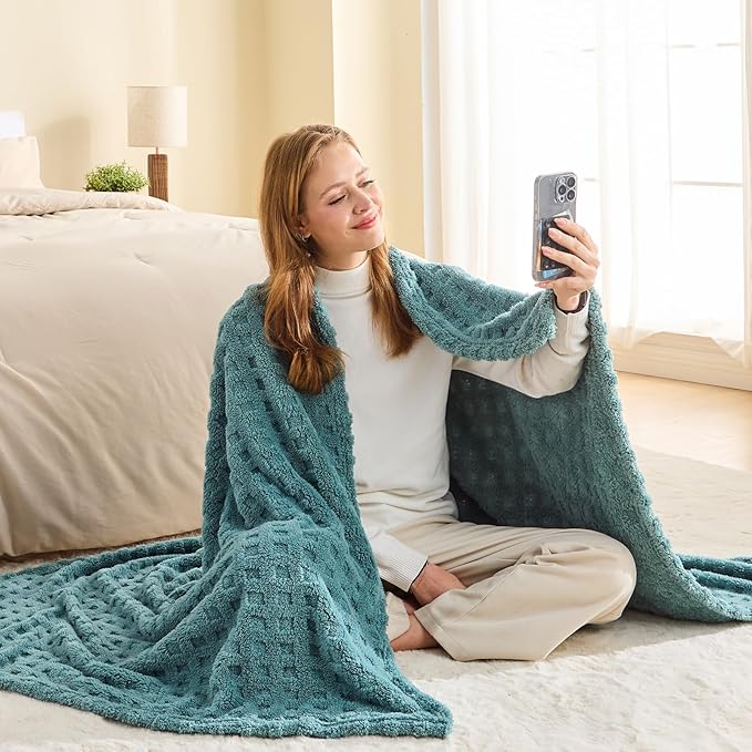 NEWCOSPLAY Super Soft Twin Blanket Teal Premium Silky Flannel Fleece 3D Waffle Checkered Lightweight Bed Blanket All Season Use (Light Teal, Twin(60"x80"))