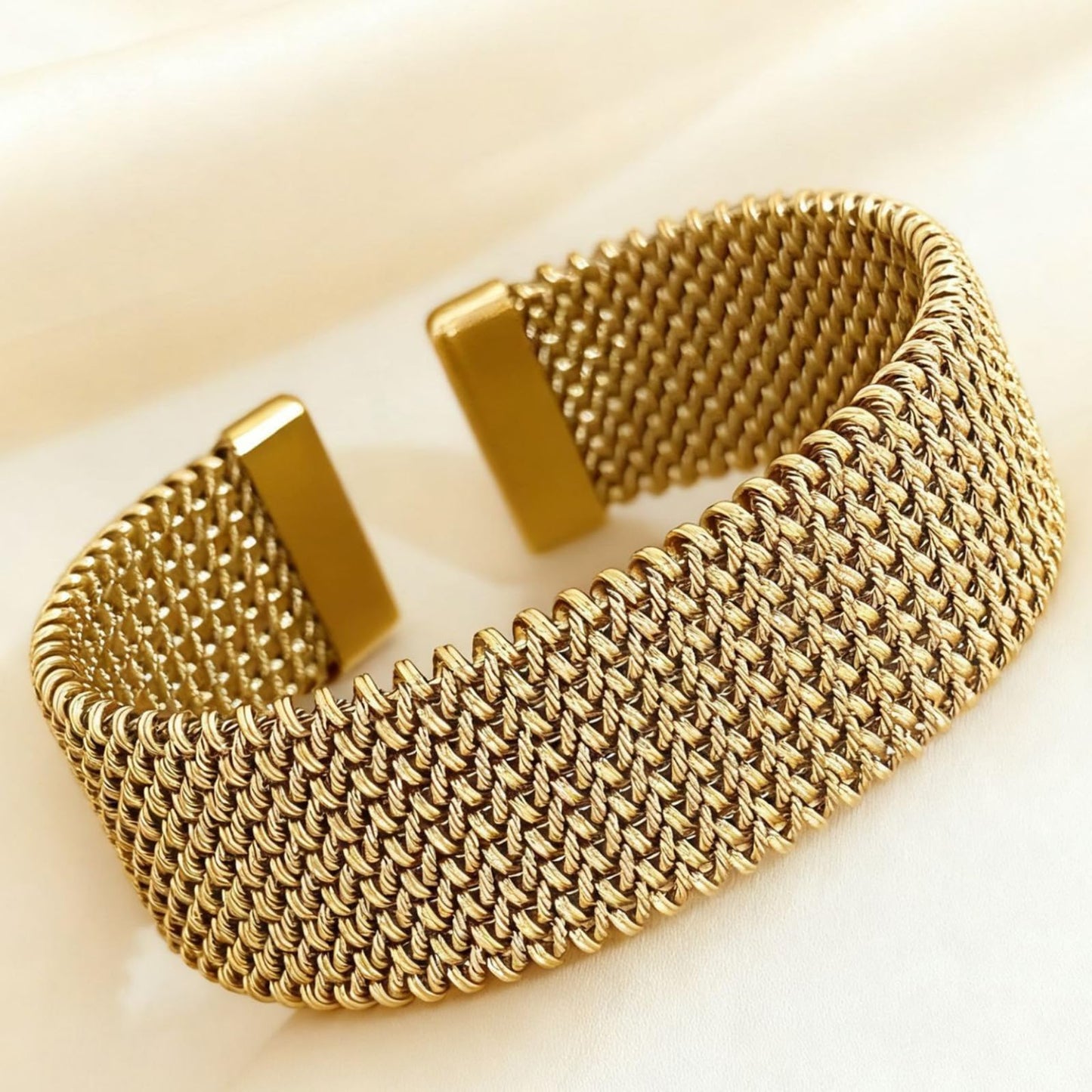 Embtrem Chunky Gold Bangle Bracelet for Women Gold Plated Non Tanish Open Wide Chunky Jewelry Birthday Gifts for Bestie Mridesmaids Valentines Day