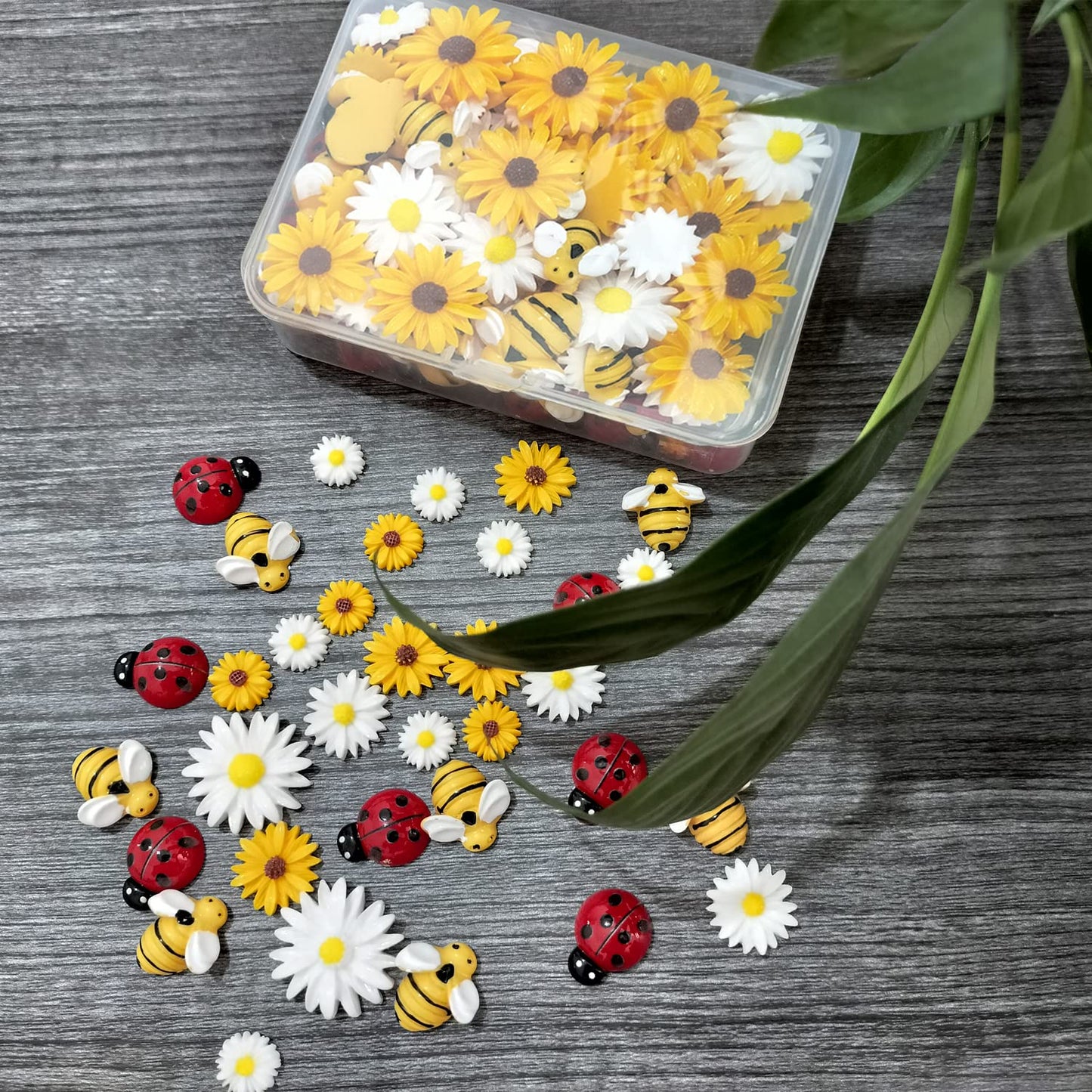 glacely 120pcs Mini Resin Bee Daisy Flowers Decor and Ladybugs Embellishments, Including 30 Pcs Tiny Resin Ladybug 30 Pcs Bee and 60 Pcs Sunflower Decorations for DIY Craft Cloth Pen Box Home Decor