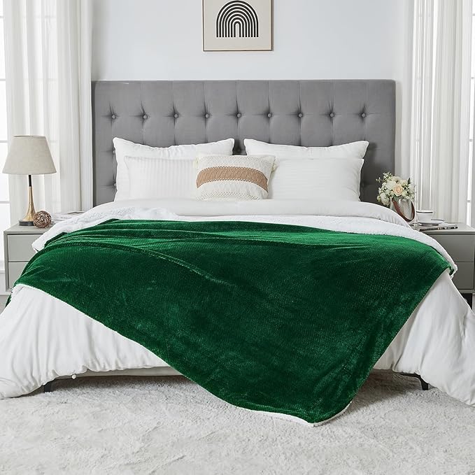SOCHOW Waffle Sherpa Fleece Throw Blanket, Super Soft Fuzzy Warm, Lightweight Fluffy Reversible Plush Blanket for Bed Sofa Couch, 50 x 60 Inches Forest Green