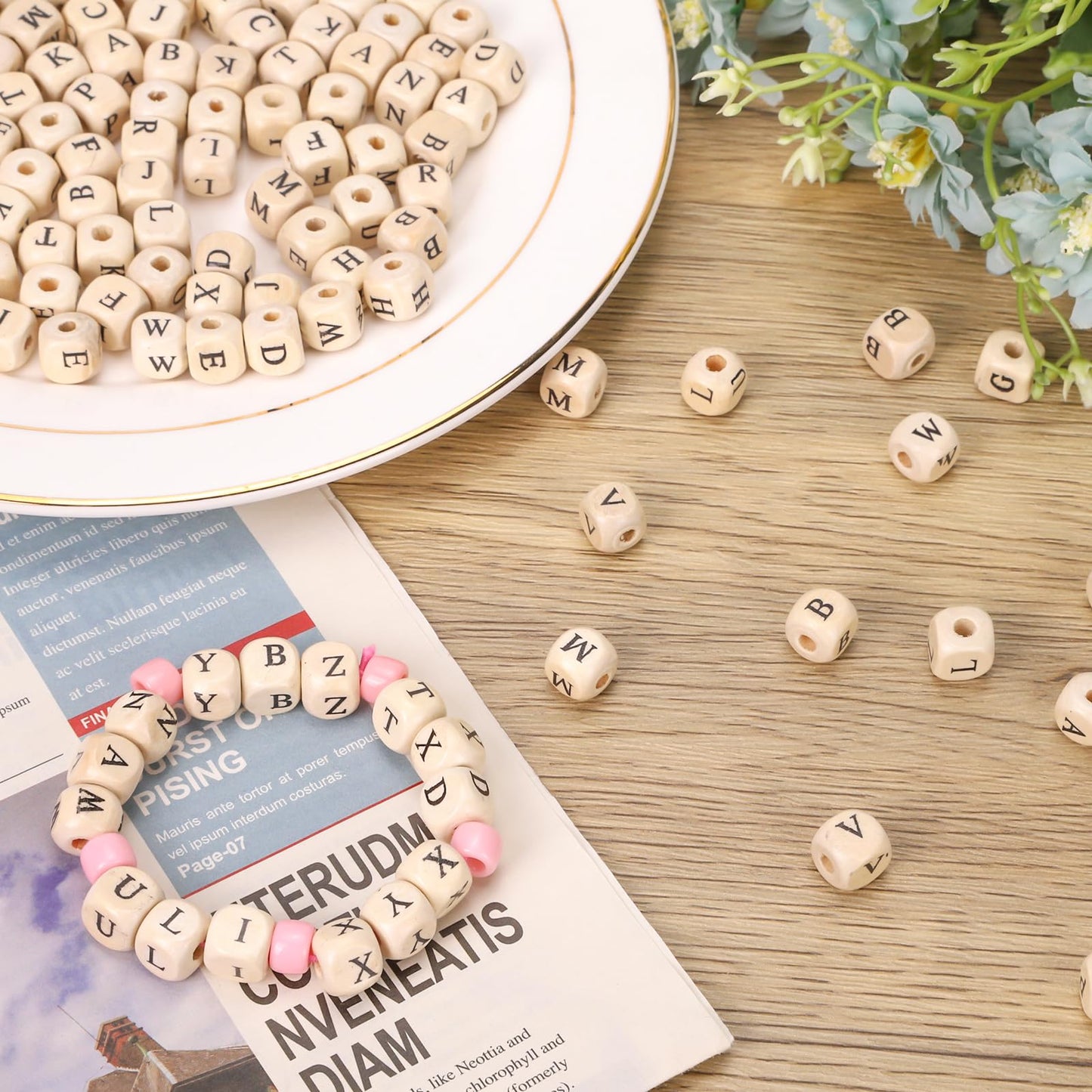YANGRISE 260pcs Wood Letter Beads - 10mm Cube Alphabet Wooden Craft Letter Spacer Beads Bulk for Jewelry Making