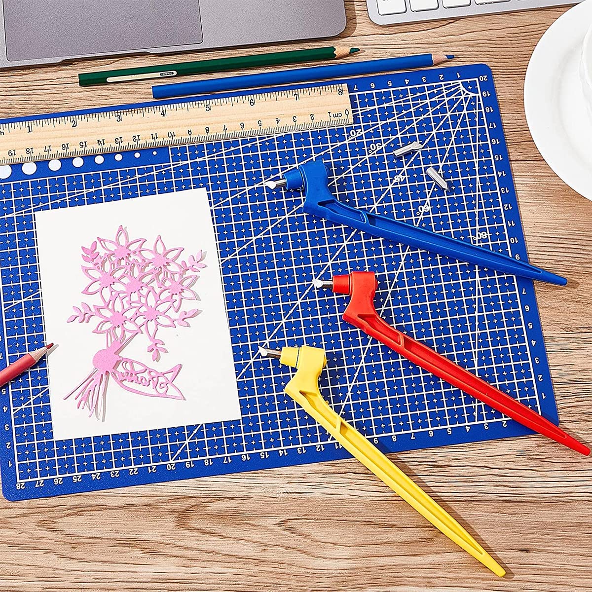 Craft Cutting Tools Kit Set of 3 ，360 Degree Rotating Cutting Tools Art Cutting Tools with Cutting Pen, 15°, 30°, 45° Blades Cutting Mat for DIY Craft Hobby Scrapbook Stencil(Yellow, blue and red)