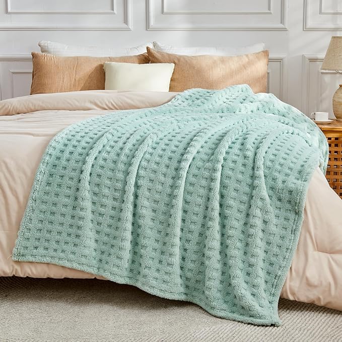 NEWCOSPLAY Super Soft King Blanket Green Premium Silky Flannel Fleece 3D Waffle Checkered Lightweight Bed Blanket All Season Use (New Sage Green, King(90"x110"))