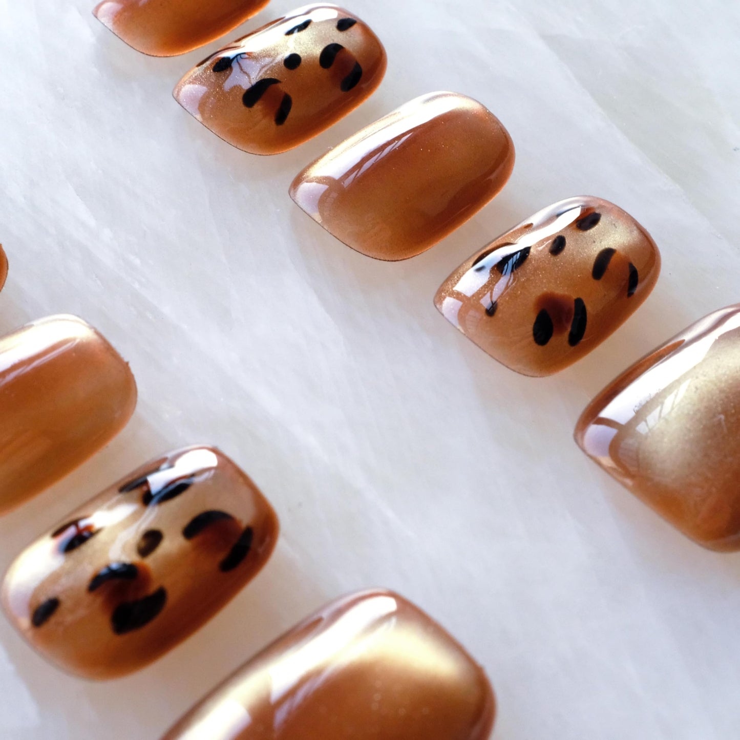 [GLORS] Caramel Leopard Glitter Cat Eye False Nail Press-Ons - Premium Fall Winter Style, Short Square Shape, 10 Pieces (XS, SS)