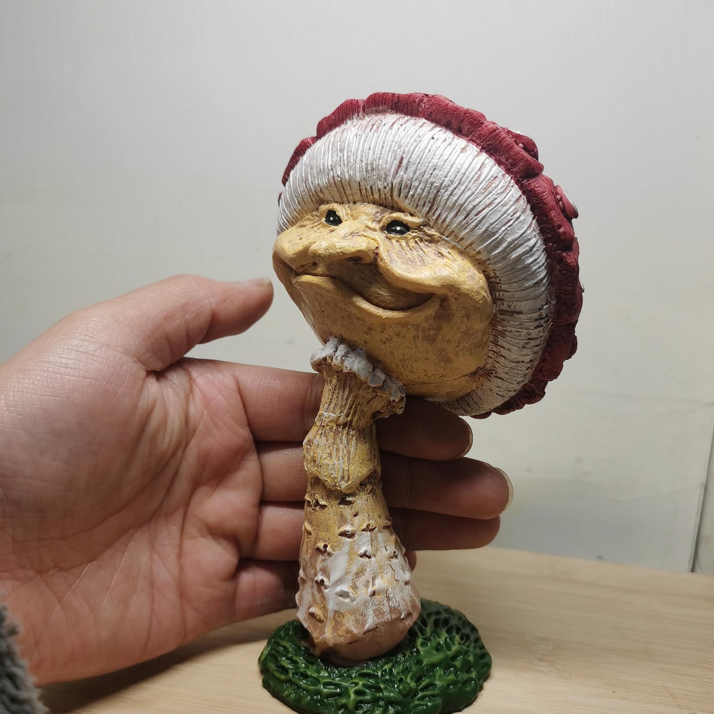 MOLMH Weird Garden Decor for Outside Charming Magic Witch Mushroom Statue, Perfect for Outdoor Statues and Celebrations, Weatherproof Resin Sculpture Garden Decorations