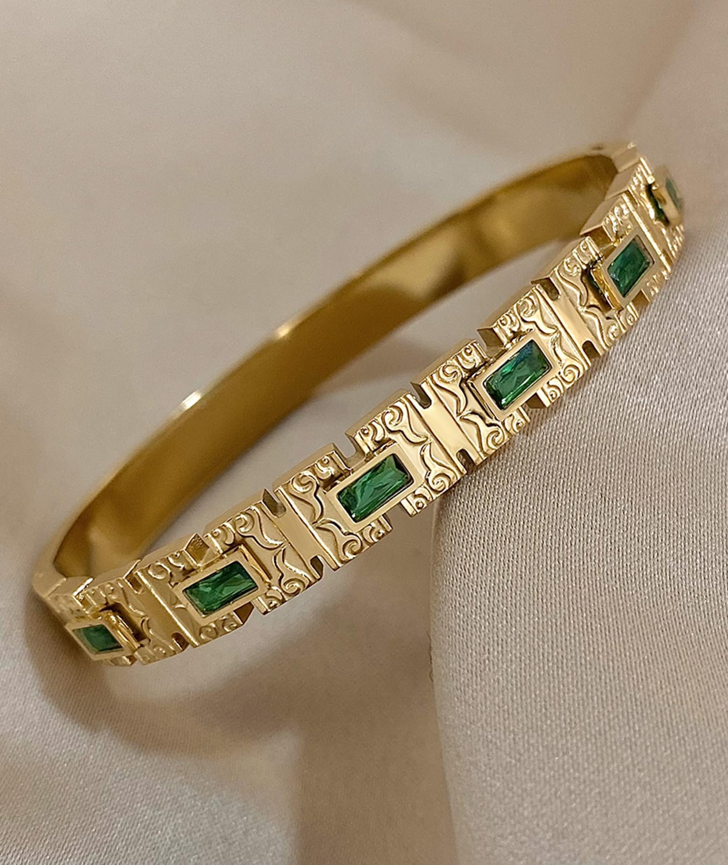 hotoo Vintage Gold Bangle Bracelets for Women Stackable Green Beaded Cuff Bracelet Christmas