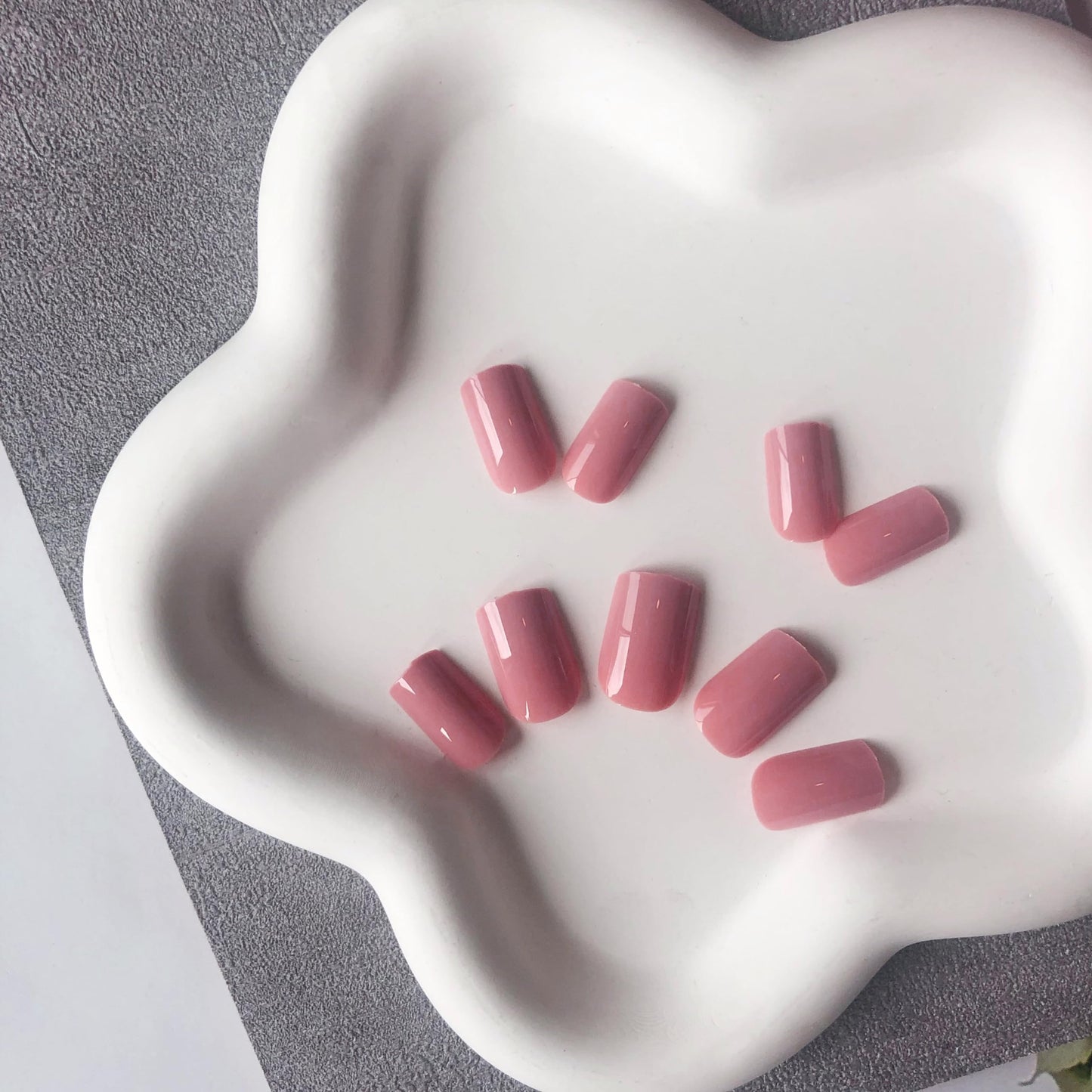 KQueenest Rose Pink Press on Nails Short Medium Square Glue on Nails Set, Solid Color Fake Nails Short Coffin Acrylic Nails Press on Reusable Gel Nails for Women in 24 Pcs