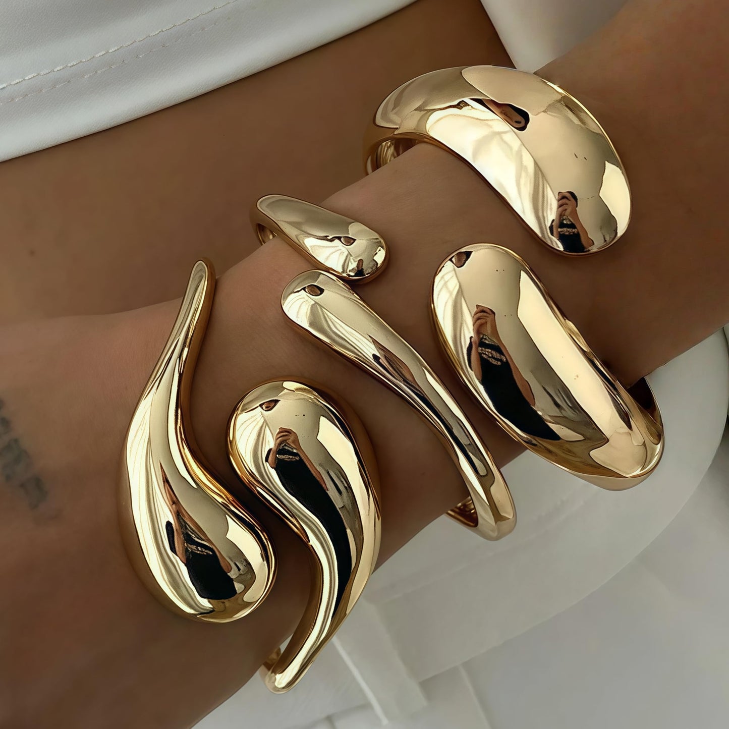 Dodder Chunky Gold Bangle Bracelets for Women, 14K Gold Plated Bangle Cuff Bracelet Set, Chunky Gold Bracelet Stackable