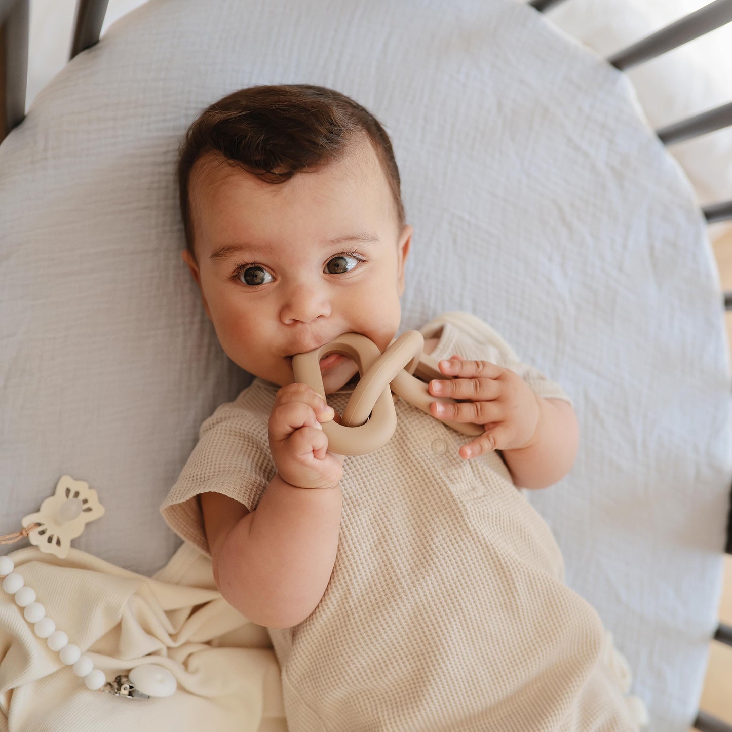 mushie Silicone Baby Links Teether Toy (Shifting Sand)