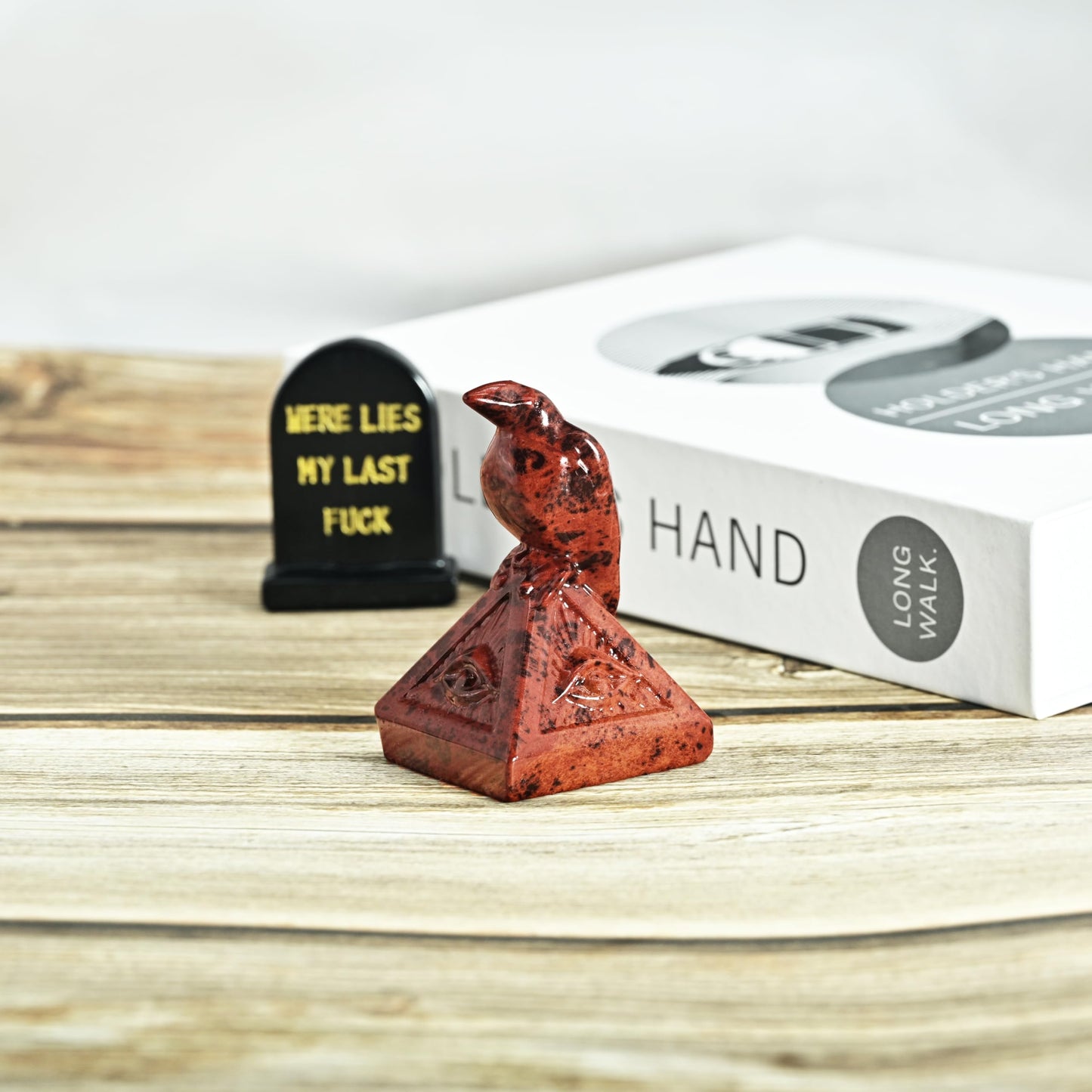 DZJXBZhu Natural Red Obsidian Creative Raven Figurines Halloween Skull Sculpture Statue Shelf Mantel Display Spooky Home Decorations Tiered Tray Decor Coffee Table Centerpieces Gift Collection