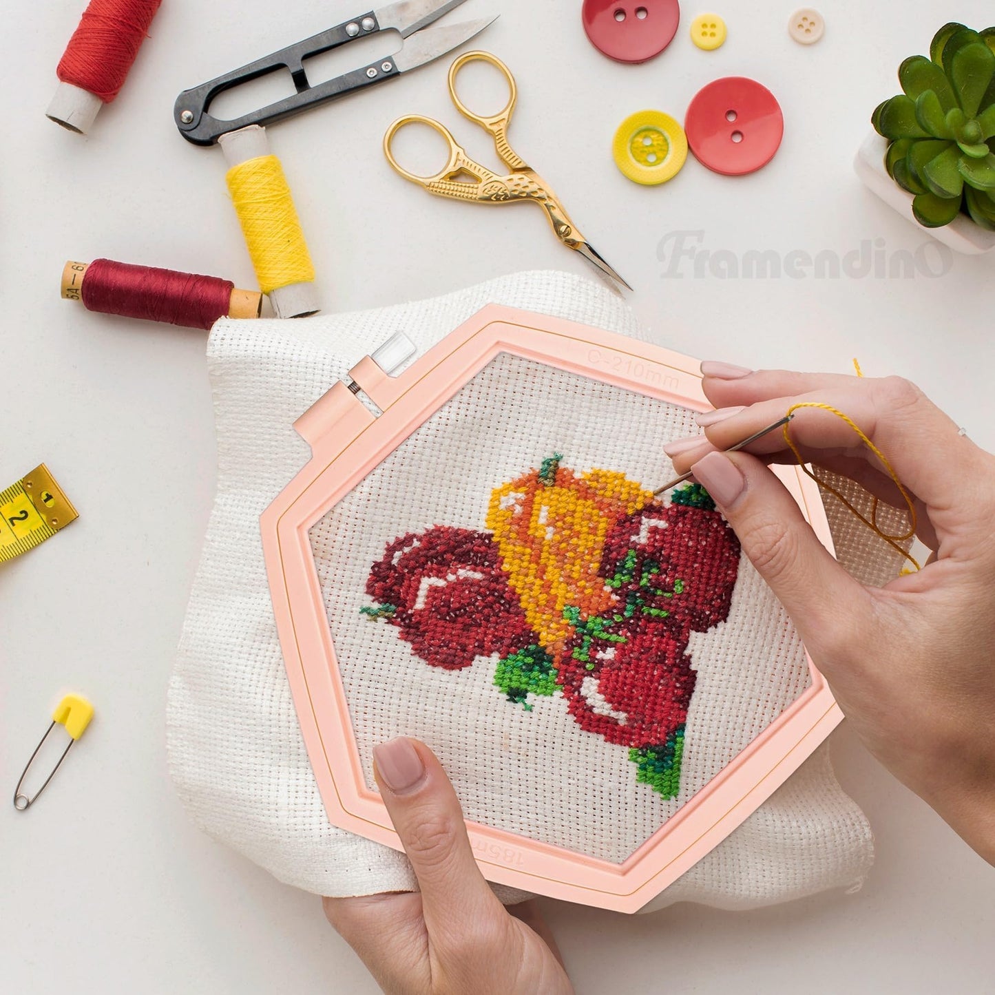 Framendino, 5 Pack Embroidery Hoop 5 Sizes Hexagonal Plastic Cross Stitch Hoops and Frames for Embroidery Craft Sewing