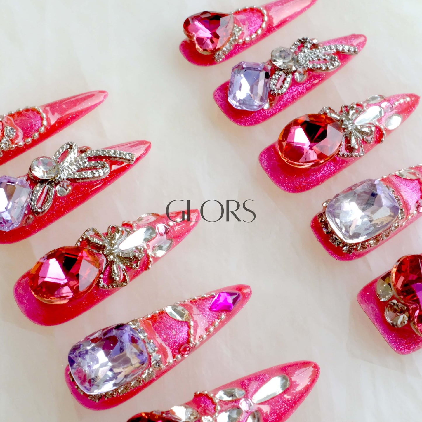 [GLORS] Luxury Press-On Nails, Pink Glitter False Nails with Rhinestones and Pearl Chain in Long Stiletto, 10 Pieces (S, LS)