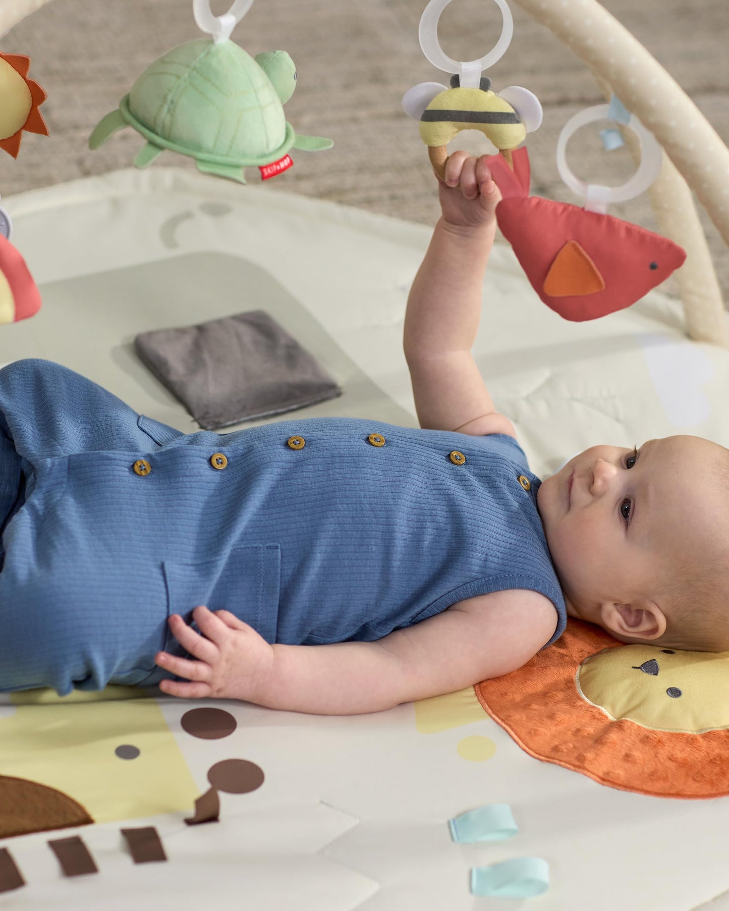 Skip Hop Baby Play Gym 3-in-1 Sensory Tummy Time Activity Mat with 17+ Skill-Building Developmental Activities, 14 Animals & Shapes, 5 Hanging Toys and Crocodile Mirror, Geometric Wonders, Age 0-2y