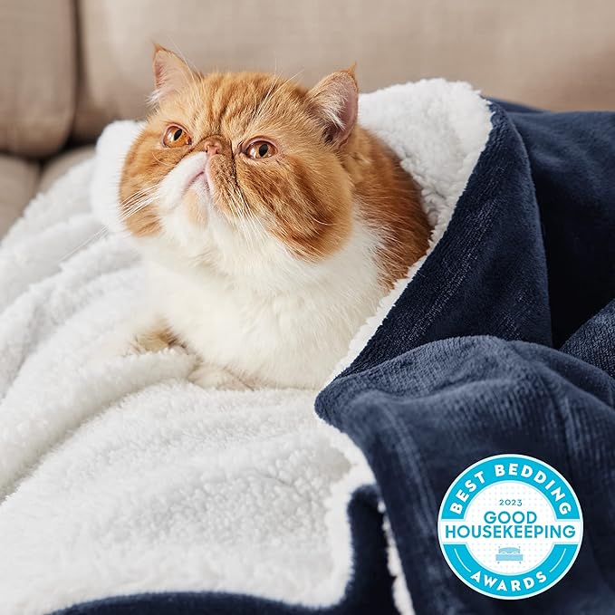 Bedsure Sherpa Fleece Blankets King Size for Bed - Thick and Warm, Soft Fuzzy Plush King Blanket for Winter, Navy, 108x90 Inches