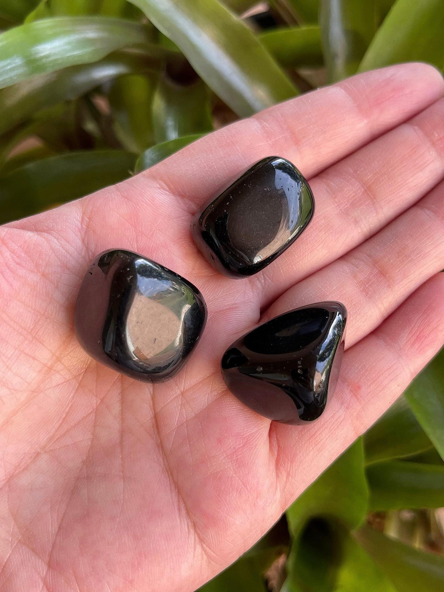 GAF TREASURES 5 Pcs Black Obsidian Tumbled Stones, Polished Black Obsidian Stone, Black Obsidian Healing Crystals (Black Obsidian)