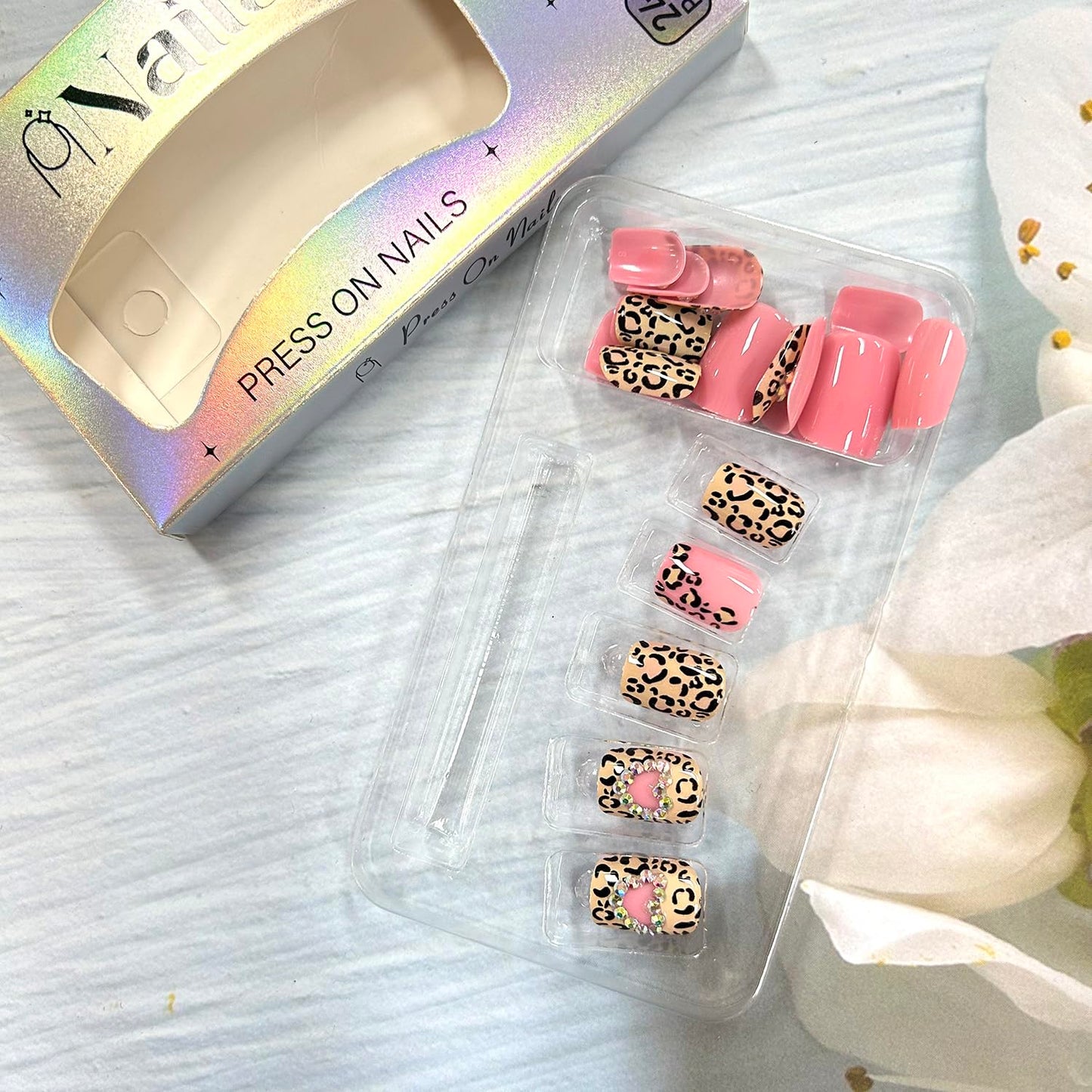 24Pcs Leopard Love Heaert Valentine's Press on Nails Short Square Glitter Rhinstones False Nails Pink Acrylic Nails Full Cover Square Stick on Nails Glossy Valentines Glue on Nails for Women