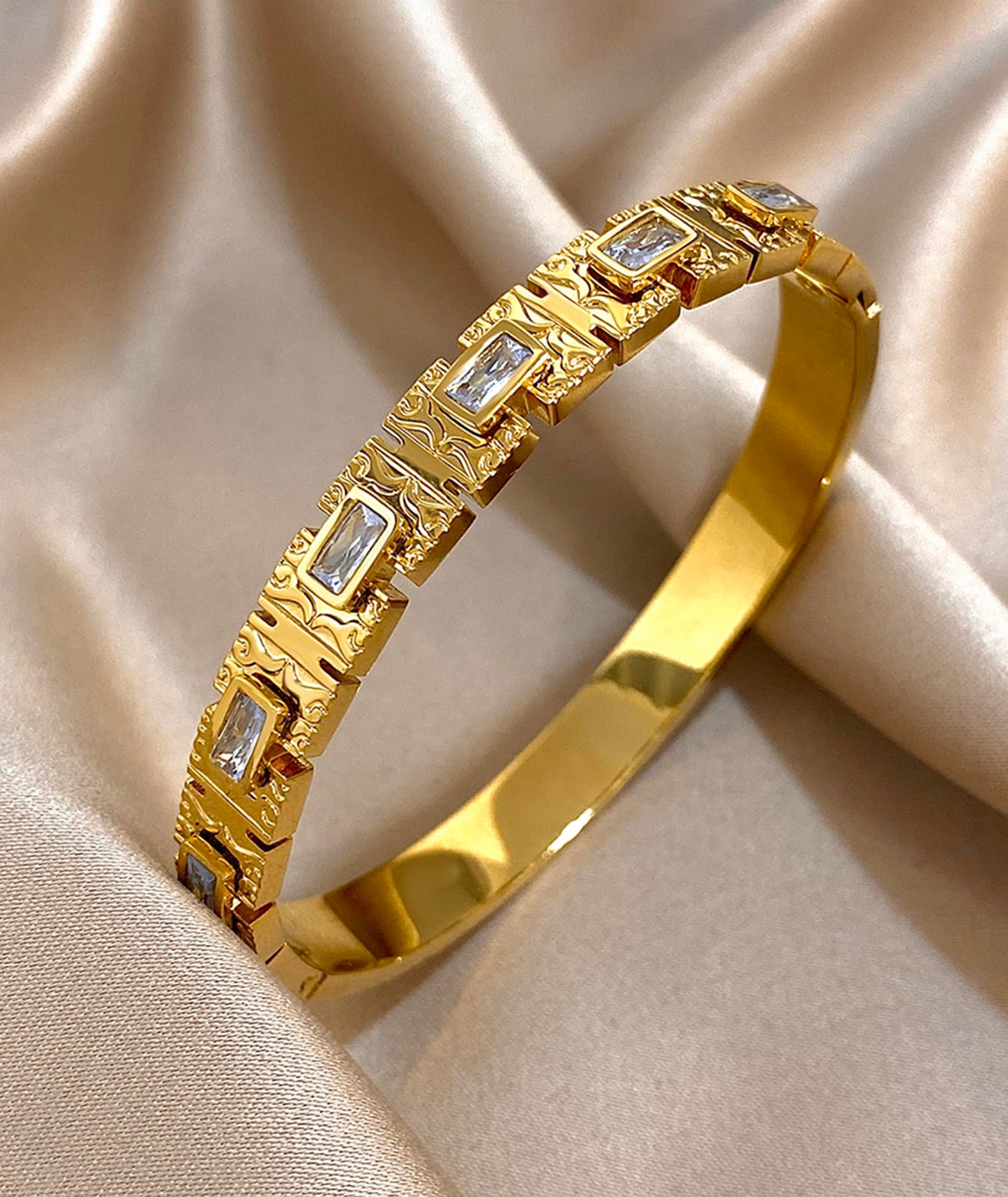 hotoo Vintage Gold Bangle Bracelets for Women Stackable Clear Beaded Cuff Bracelet Christmas