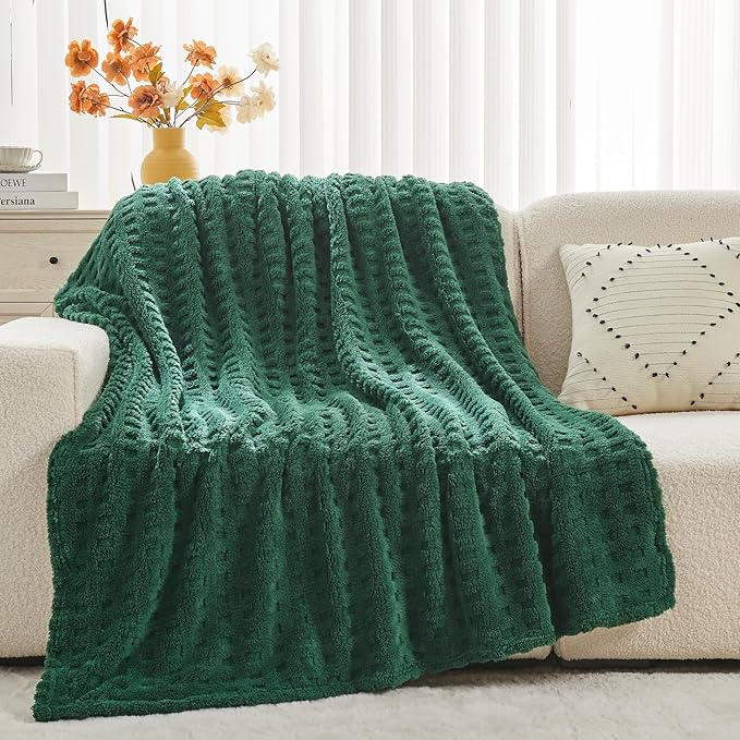NEWCOSPLAY Super Soft Twin Blanket Green Premium Silky Flannel Fleece 3D Waffle Checkered Lightweight Bed Blanket All Season Use (Dark Green, Twin(60"x80"))