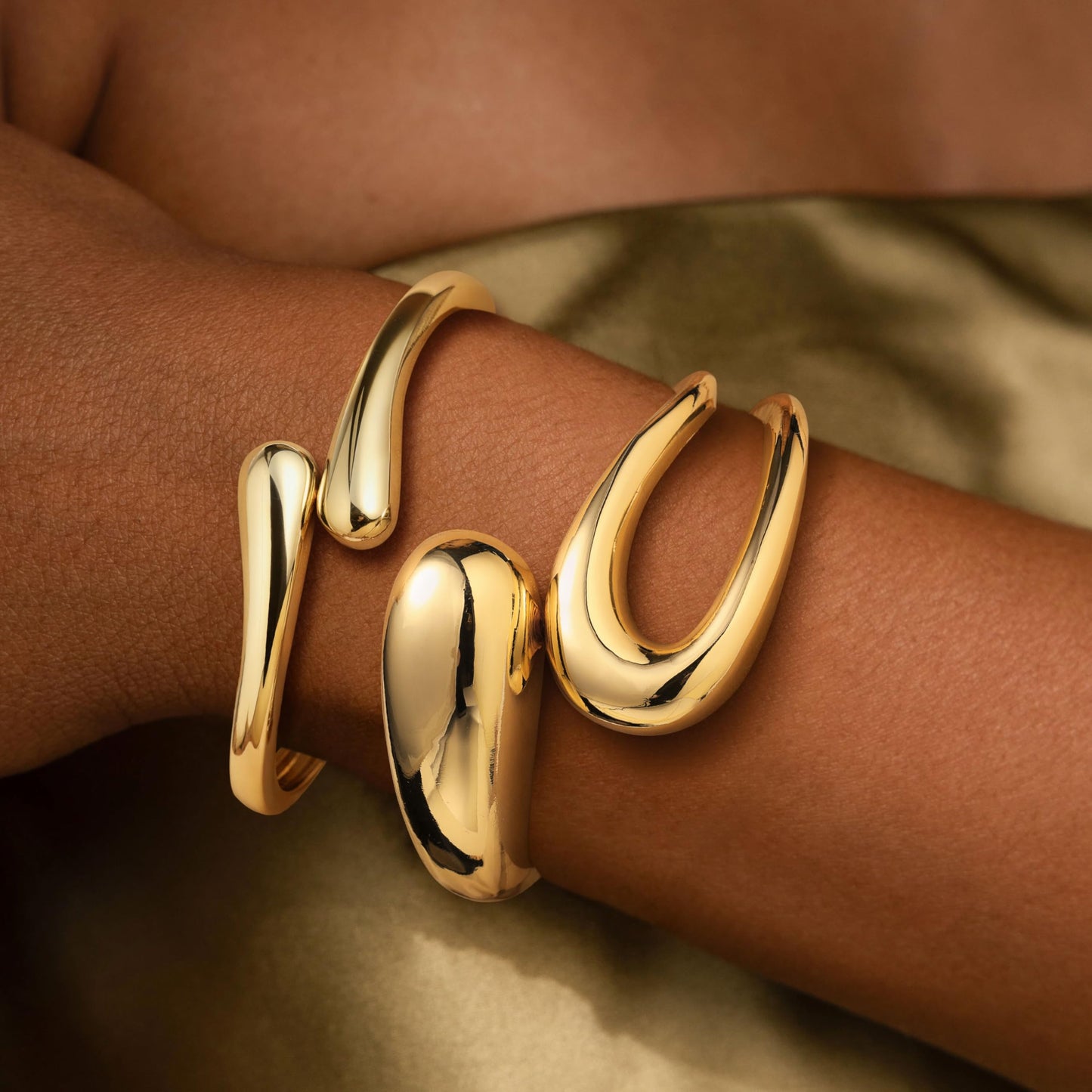 M MOOHAM Chunky Gold Bangle Bracelets for Women, Dainty 14k Gold-Plated Chunky Stackable Statement Bangle Twist Cuff Bracelet Stack Set for Women Trendy Jewelry Gifts