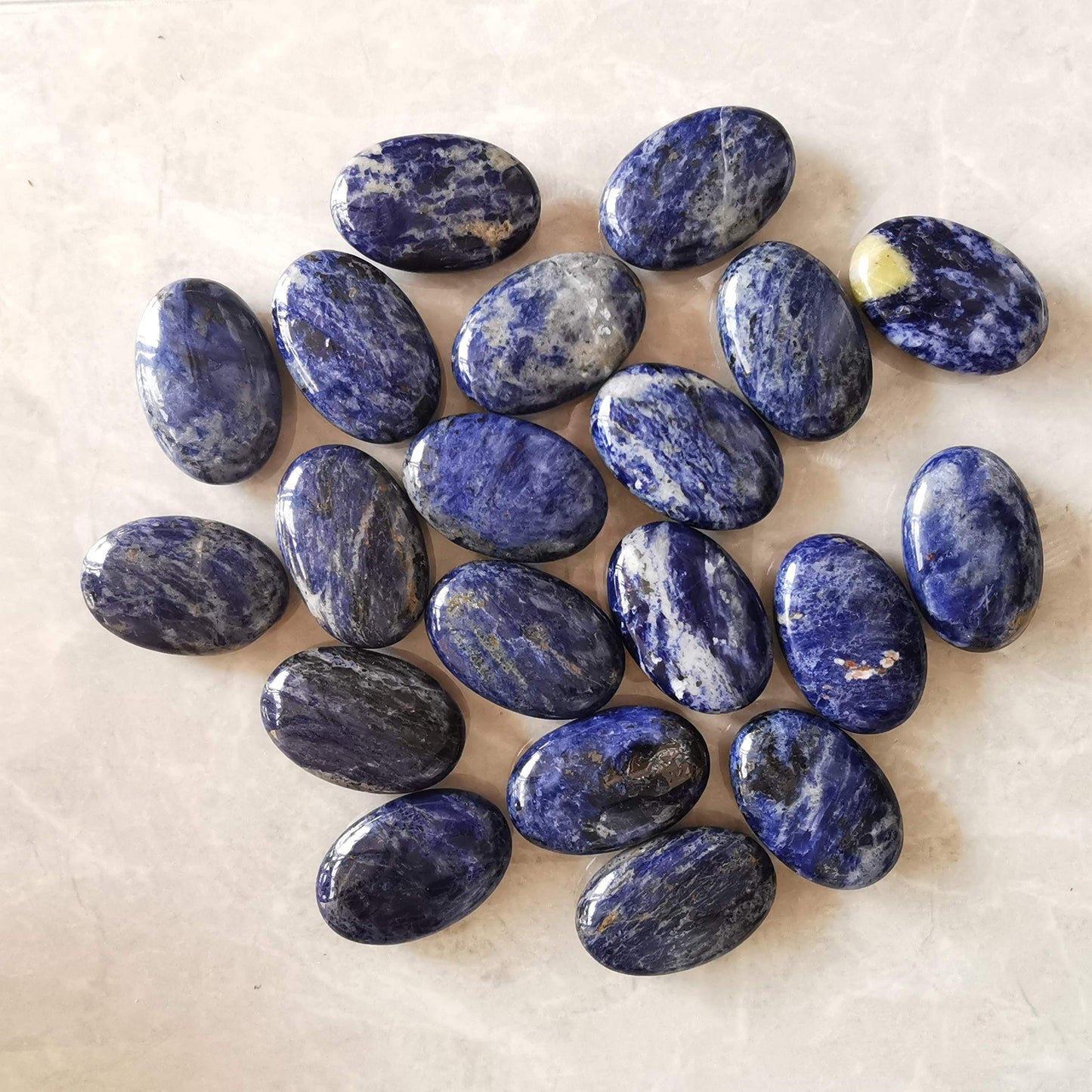 Loveliome Natural Sodalite Oval Polished Worry Stones, Healing Crystal Indoor Fountain Stones Massage Energy Anxiety Relief Items