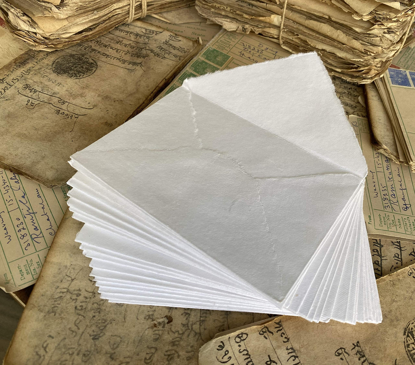 Wanderings Handmade White Deckle Edge Envelope - Medium Size 5.25" x 7.25" Package of 25 - for Save the Dates, Wedding Invitations, Calligraphy, Letterpress - 150 GSM