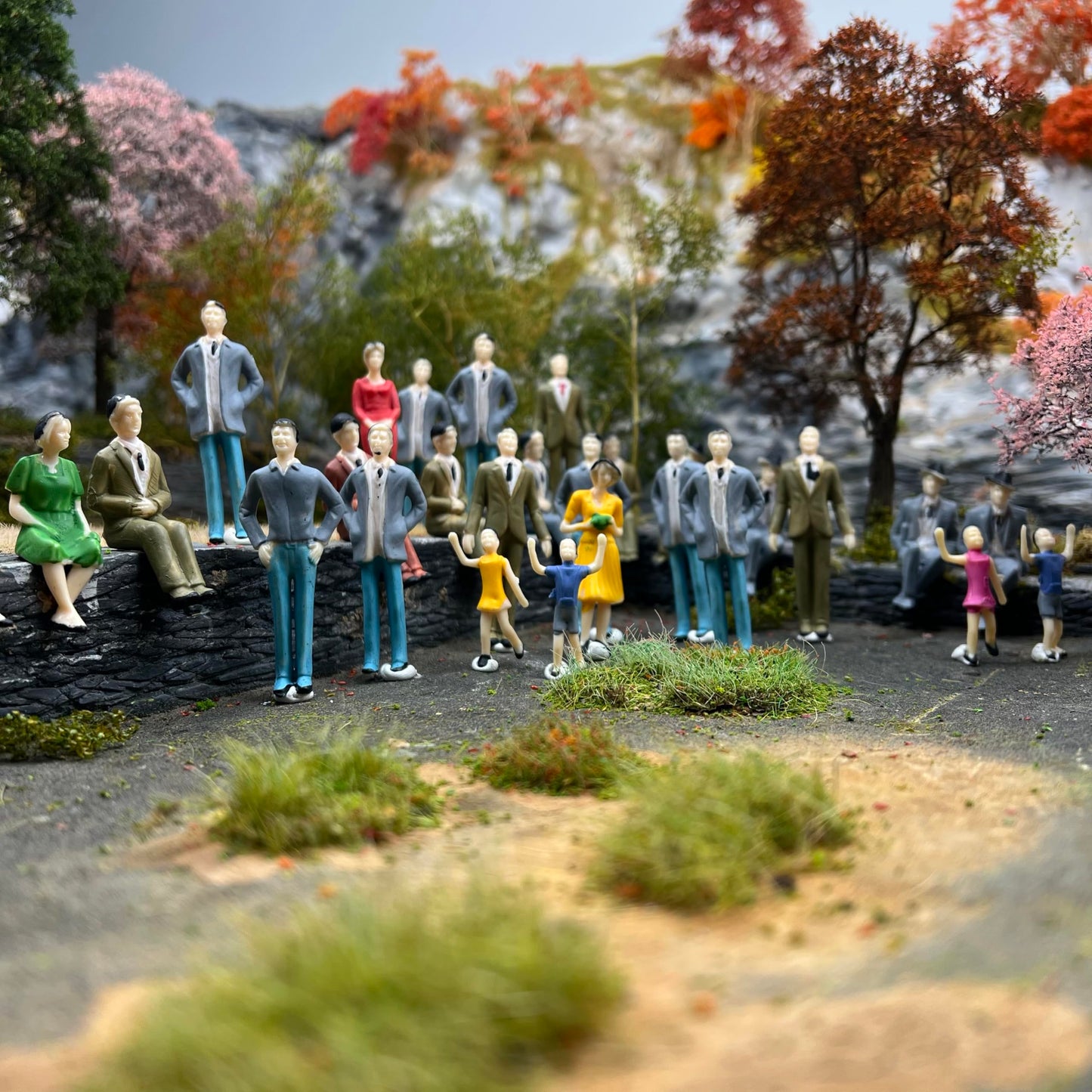 ZZZ SAN ZHI 1:30 Miniature People Figures, ABS Plastic Model People with Mixed Poses (Randomly Shipped) for Architecture Diorama Railway Layout Sand Table Scene Building, Adult Hobby Supplies (30)