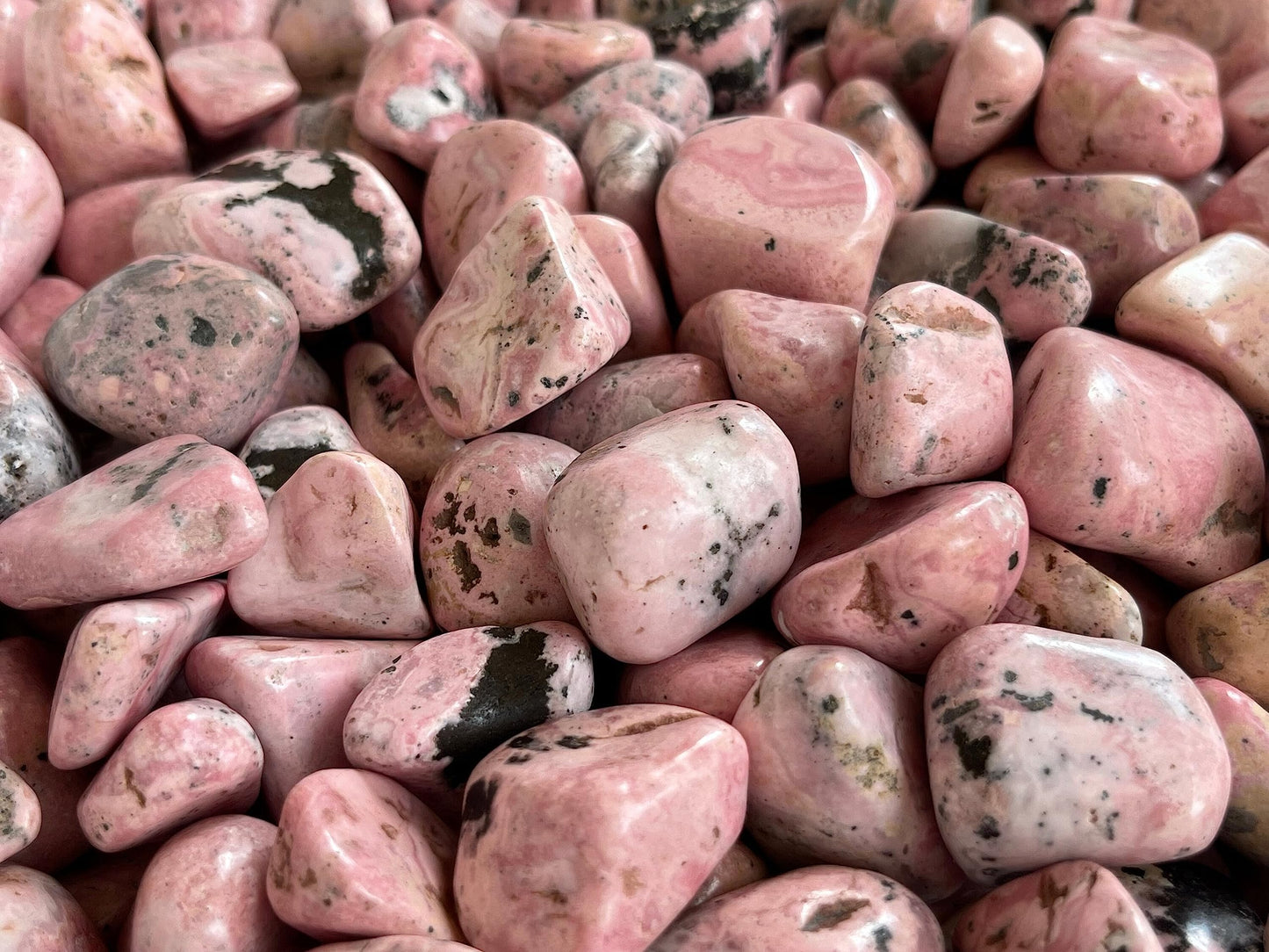 GAF TREASURES 5 Pcs Rhodonite Tumbled Stones, Polished Rhodonite Gemstone, Rhodonite Healing Crystals (Rhodonite)