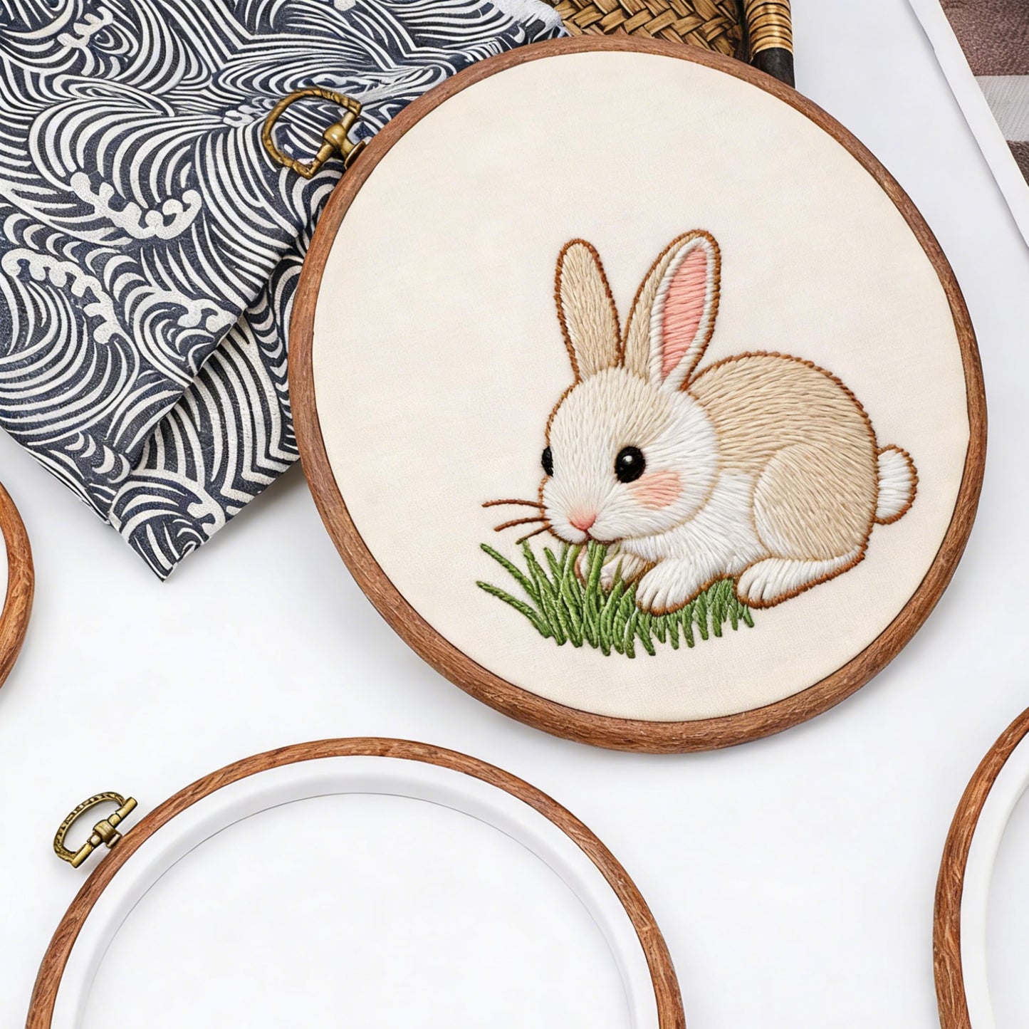 4 Pcs 6 Inch Embroidery Hoop, Round Cross Stitch Hoop Rings Durable Embroidery Hoops for DIY Art Craft Sewing Projects, Decorative Embroidery Hoop Frame Kits for Handmade Ornaments & Home Display