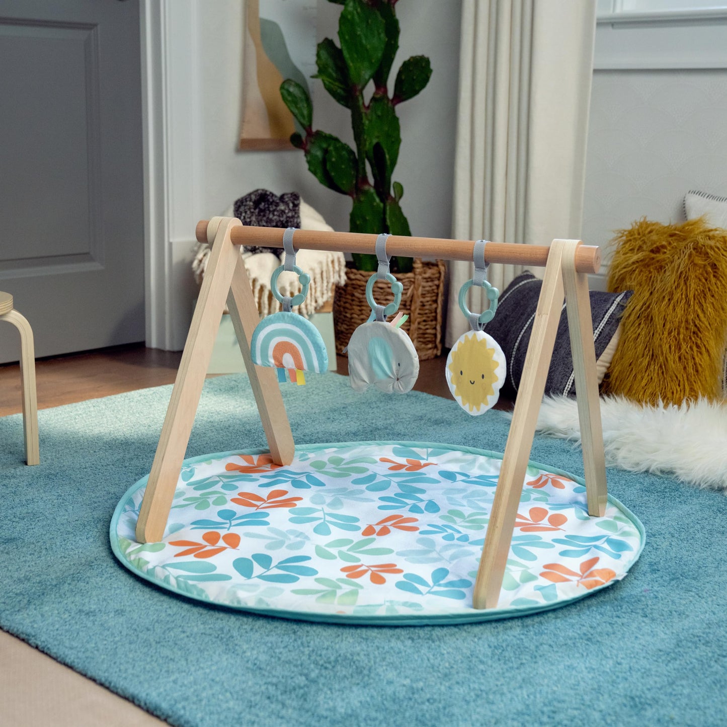 Ingenuity Sun Valley Wooden Baby Play Mat, Foldable A-Frame Bar, Machine-Washable Mat, Unisex, for Ages 0-36 Months