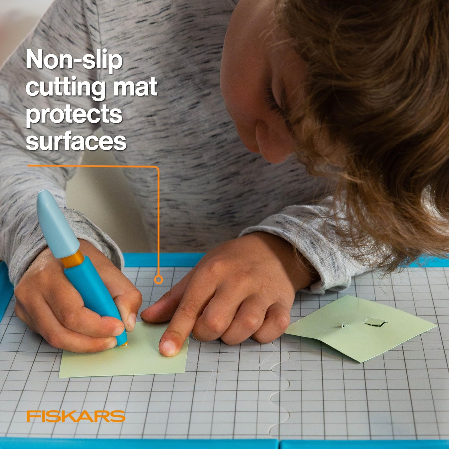 Fiskars Kids Cutting Pen with Foldable Non-Slip Mat – Safe Precision Tool for Crafting and School Projects