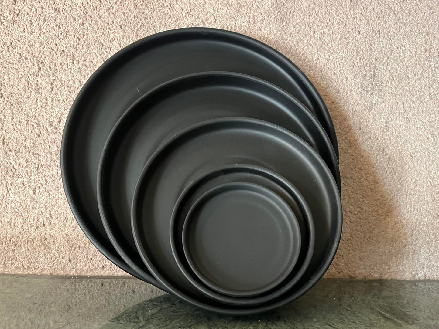 Woiida 12 inch Matte Blcak Ceramic Plant Saucer Set of 2 with Plant Saucer mat