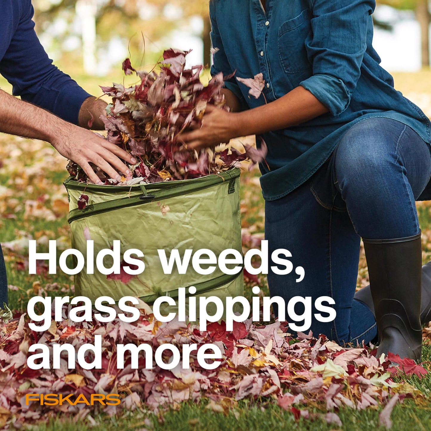 Fiskars Kangaroo Collapsible Spring Up Garden Bag for Yard Waste, Grass, Branches & Weeds, Tear & Mildew Resistant Vinyl-Coated Polyester, Folds Flat to 3 Inches for Space-Saving Storage, 30 Gallon