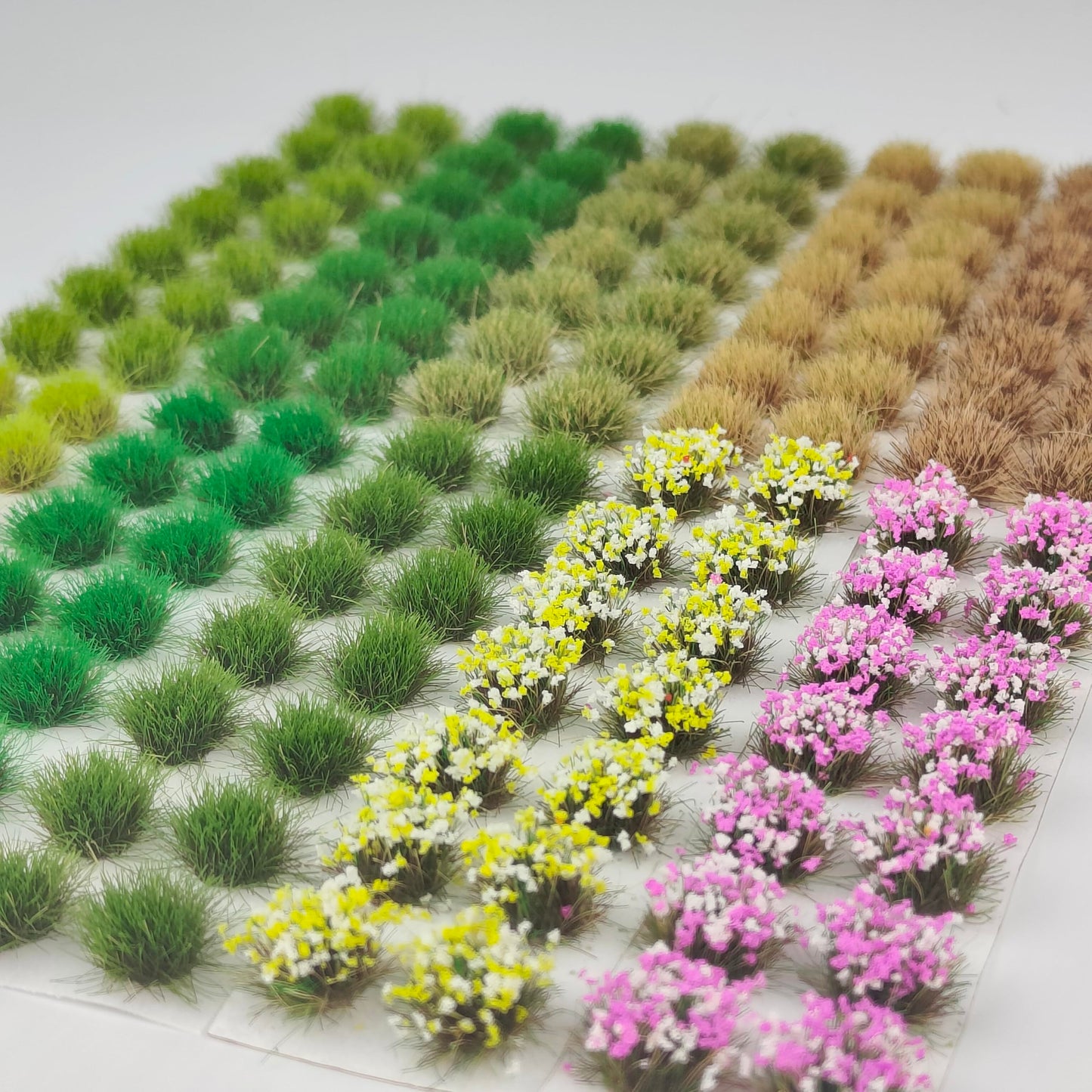 gdeplok 140 Pcs Static Grass Tufts & Miniature Flower Clusters - Artificial Grass Terrain Scenery Kit for Model Train Railway, Military Sand Table, DIY Diorama Landscape