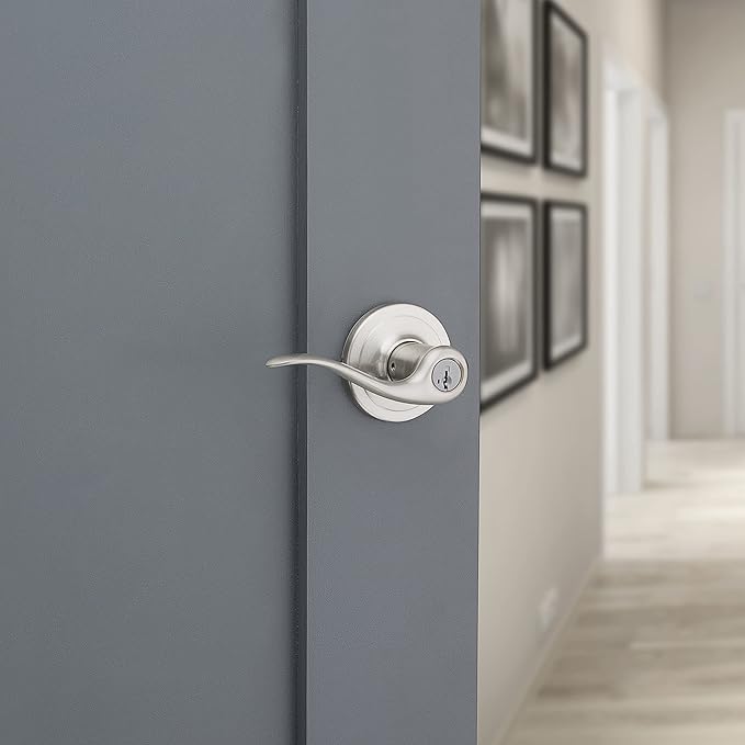 Kwikset Tustin Entry Door Handle with Lock and Key, Secure Keyed Reversible Lever Exterior, Doorlock, For Front Entrance and Bedrooms, Satin Chrome, Pick Resistant Smartkey Rekey Security