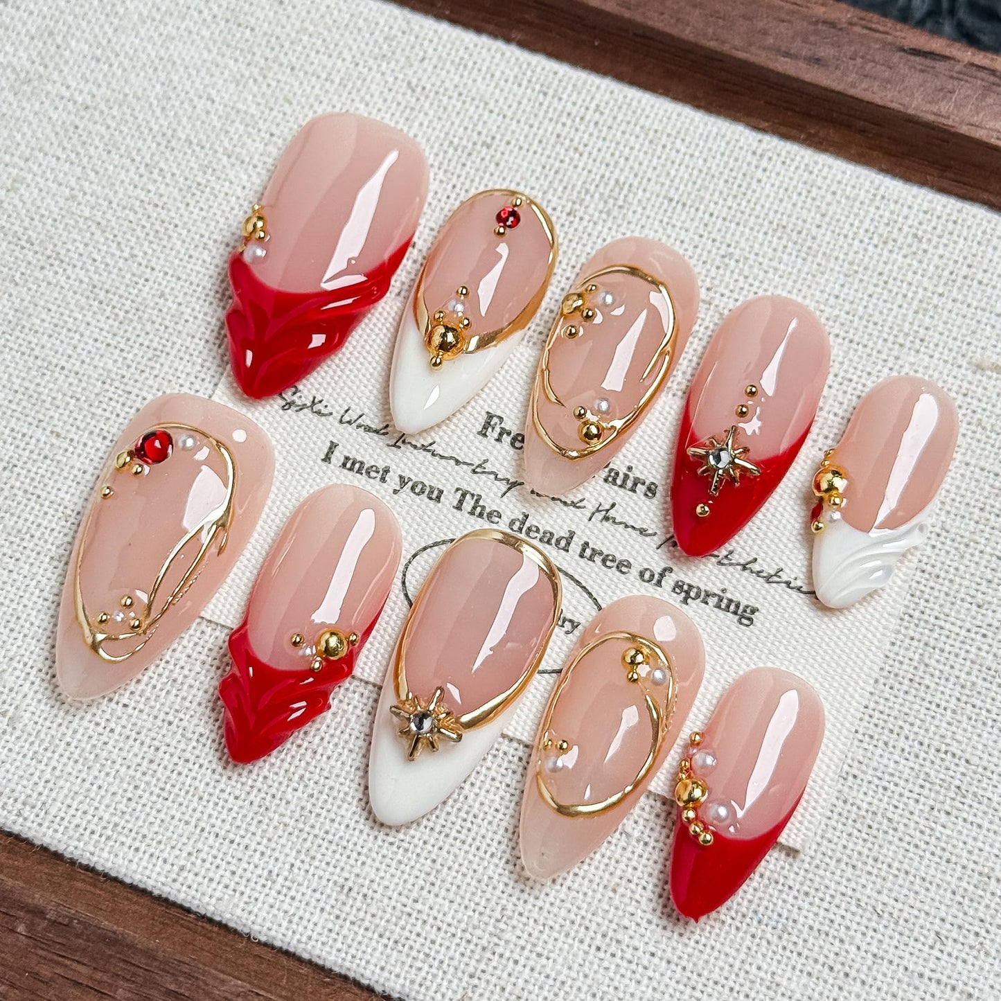 Rouge Étoile Bold Elegant Star-Shaped Wearable Nails (10-Piece Set), Acrylic/UV Gel Press On Nails for Holiday Celebrations, Parties & Shiny Nail Looks (Multicolor, M)