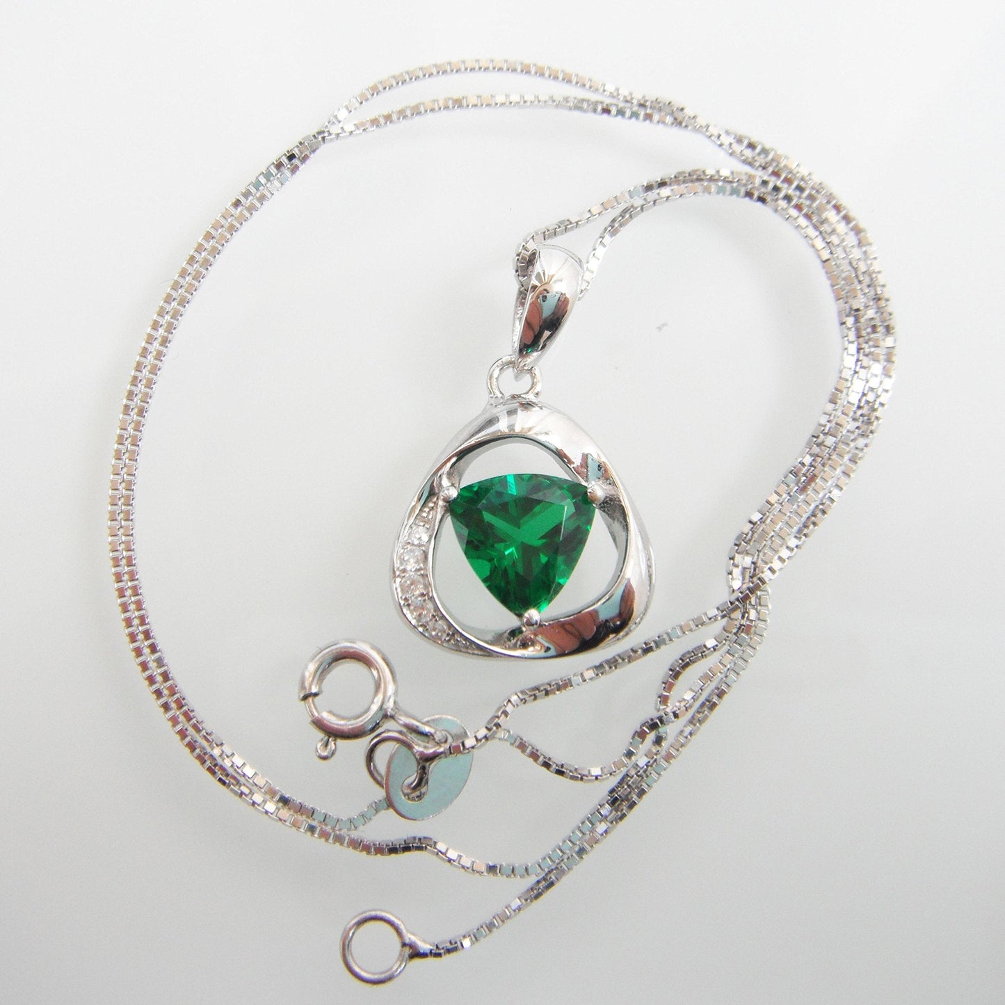 Navachi 925 Sterling Silver 18k White Gold Plated 1.0ct Triangle Emerald Az9674p Necklace Pendant 16"
