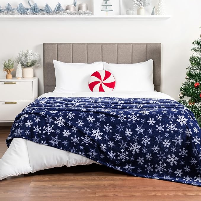 PAVILIA Christmas Throw Blanket | Navy Snowflake Christmas Fleece Blanket | Soft, Plush, Warm Winter Cabin Throw, 50x60 (Navy/White Snowflake)