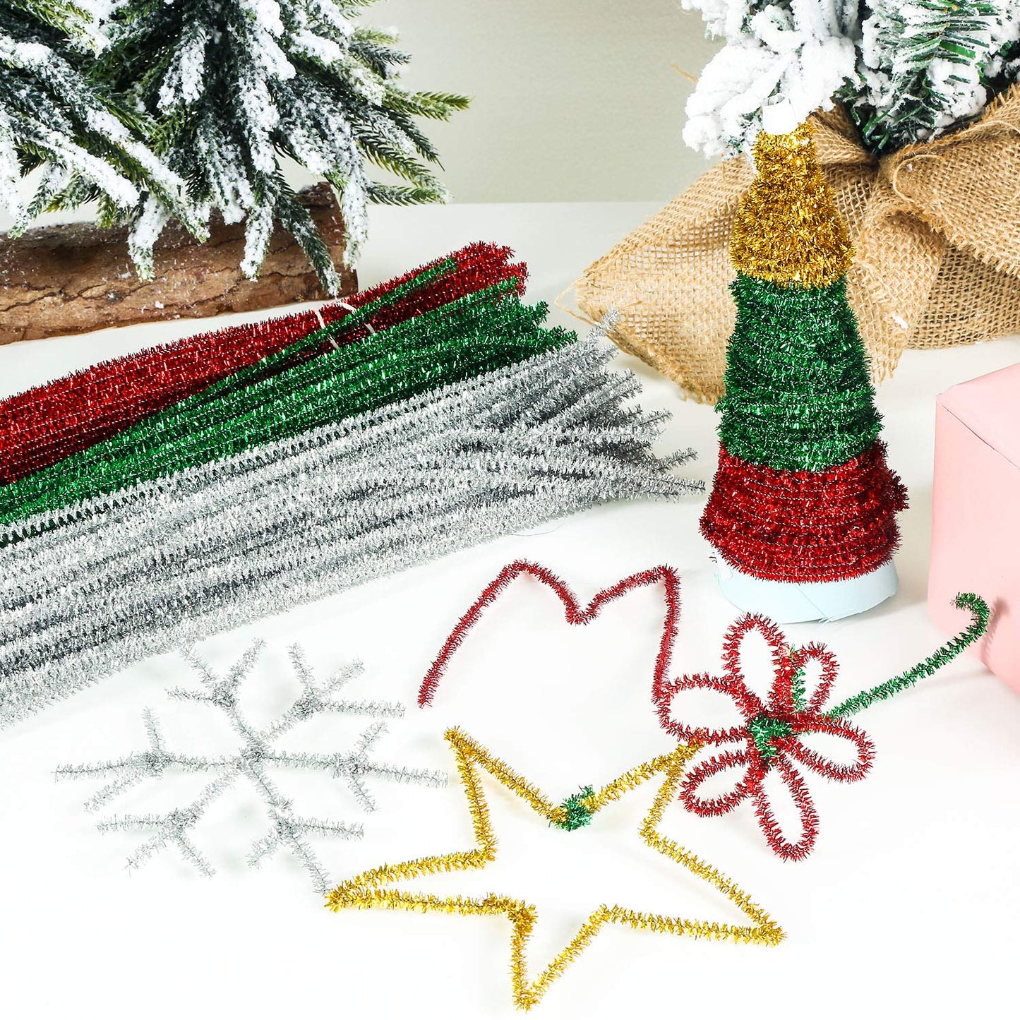 WILLBOND 400 Pieces Christmas Pipe Cleaners Craft Pipe Cleaners Glitter Chenille Stems Creative Arts Chenille Stems for DIY Craft Christmas Decoration, 12 Inches (Red, Gold, Silver, Green)