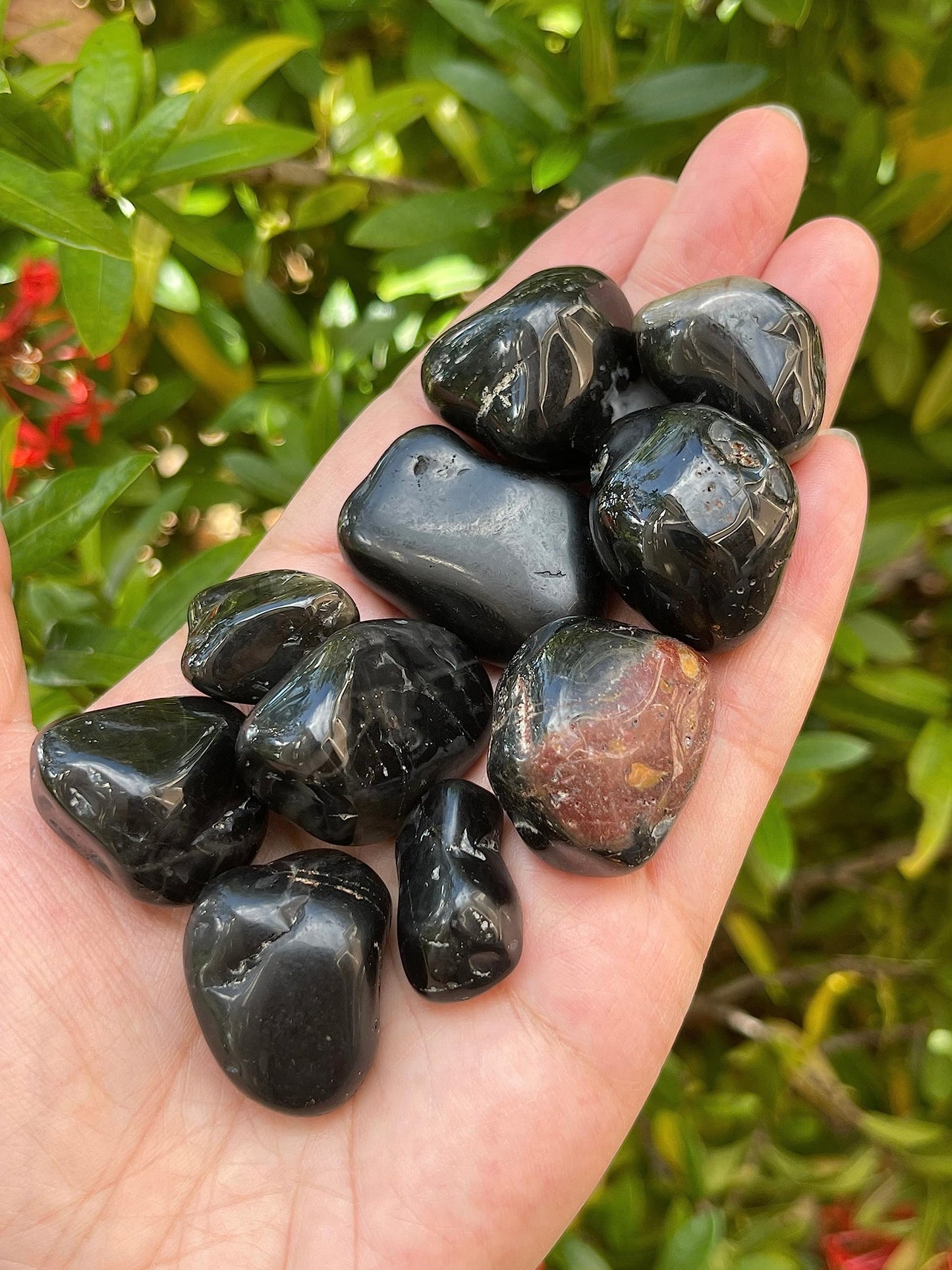 GAF TREASURES 5 Pcs Black Onyx Tumbled Stones, Polished Natural Black Onyx Gemstone, Black Onyx Healing Crystals