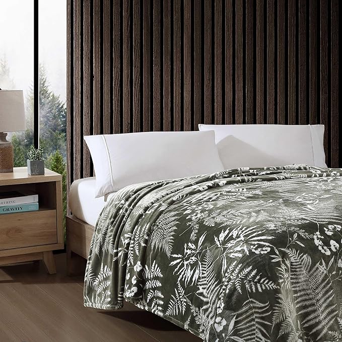 Eddie Bauer - Full/Queen Blanket, Ultra Plush Bedding, Lightweight Home Decor for All Seasons (Fern Garden Green, Full/Queen)