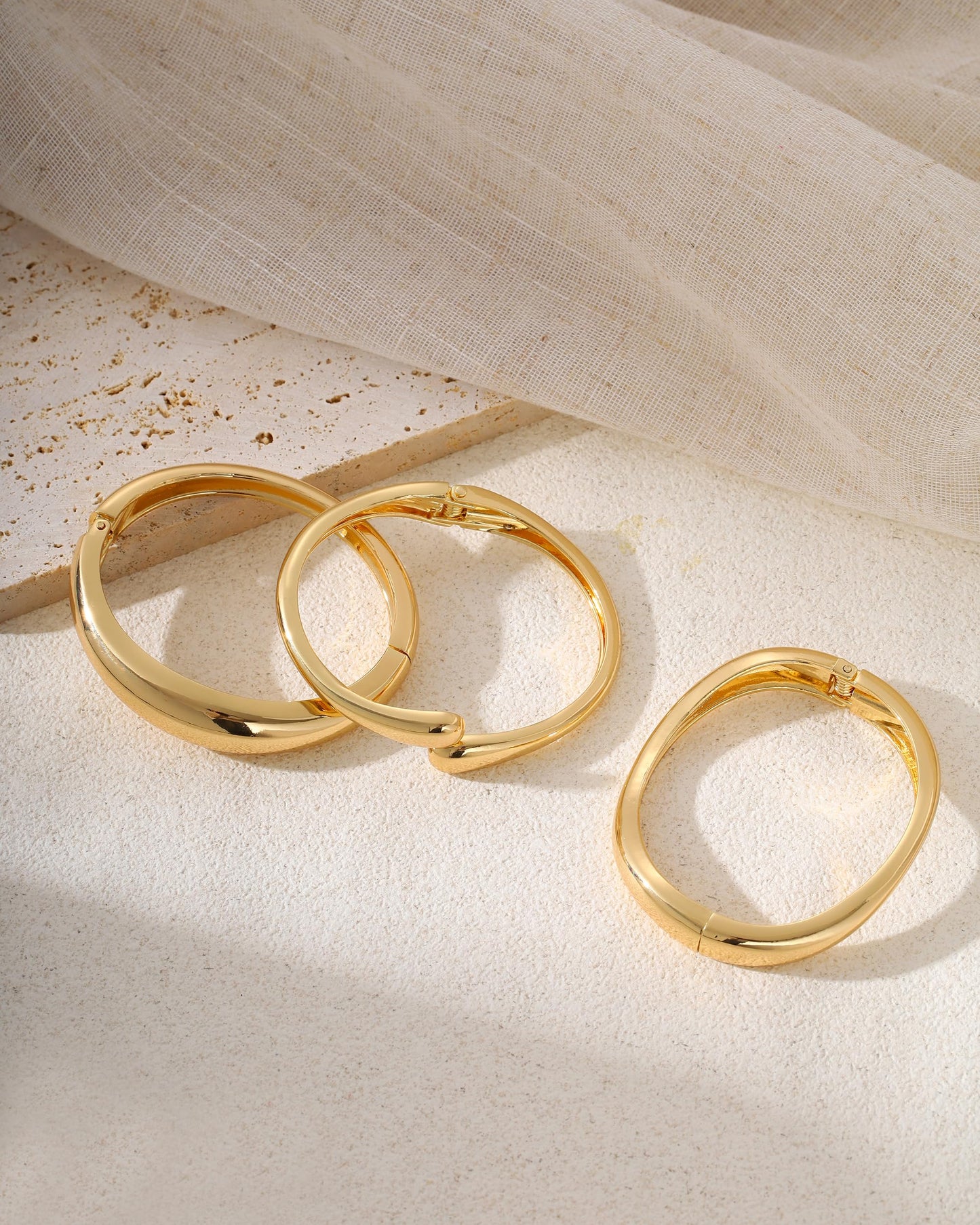 Solistra 3Pcs Gold Bangles Bracelets for Women,14K Gold Plated Hinged Opened Chunky Thick Gold Bracelet Stack Cuff Bracelets Statement Jewelry Set for Women