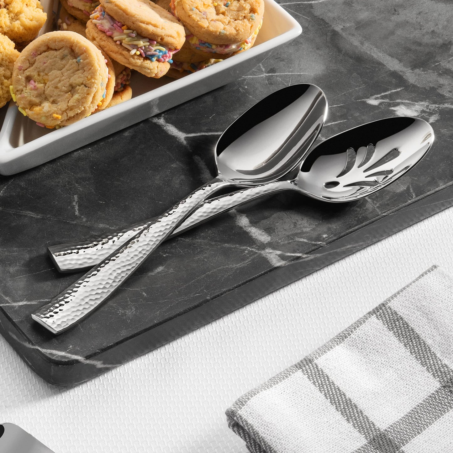 Hudson Essentials Hammered 18/10 Stainless Steel Hostess Serving Utensil Set, 8-Piece Set with Cake Knife, Cake Server and Lasagna Pie Server, Dishwasher Safe