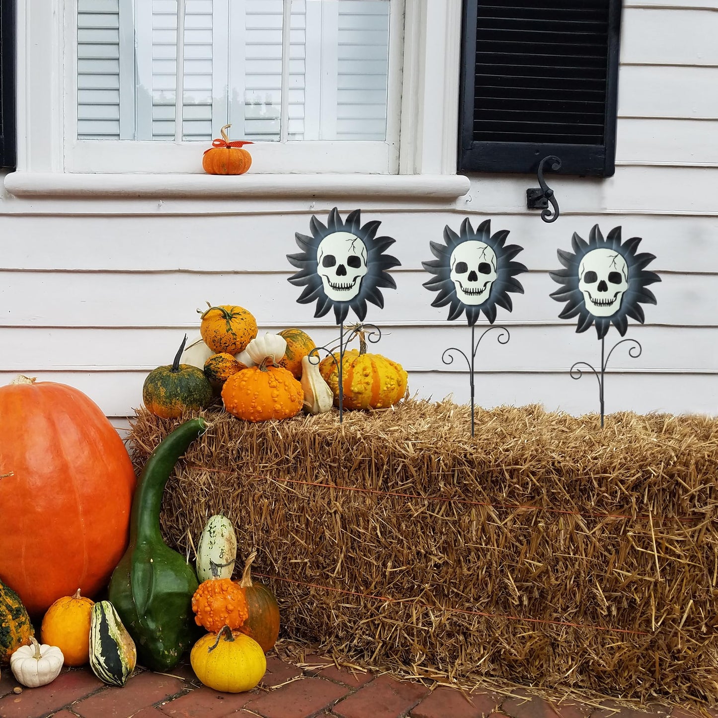 Glitzhome Set of 3 Glow in Dark Halloween Sunflower Skulls Metal Yard Stake, 24" Metal Yard Sign or Wall Decor for Outdoor