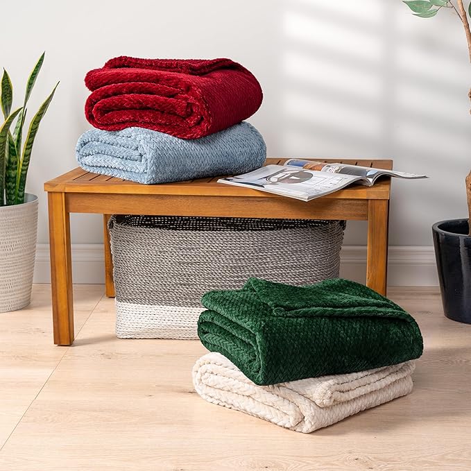 PAVILIA Soft Fleece Forest Green Throw Blanket for Couch, Lightweight Plush Warm Blankets for Bed, Fuzzy Cozy Flannel Blanket Throw for Sofa, Travel, Jacquard Pattern, Emerald Green, 50x60 inch