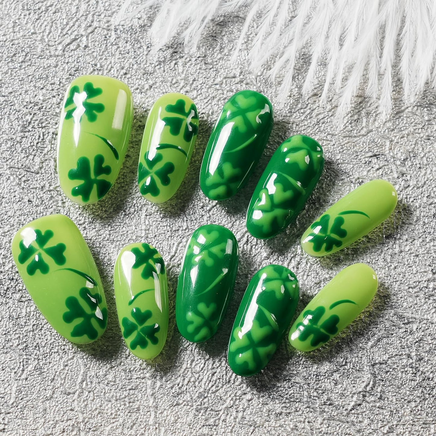 Tesytto Medium Oval Press On Nails, Hand-Painted Green Four-Leaf Clover Design, Glossy Reusable Acrylic Full Cover Nails (Size L)