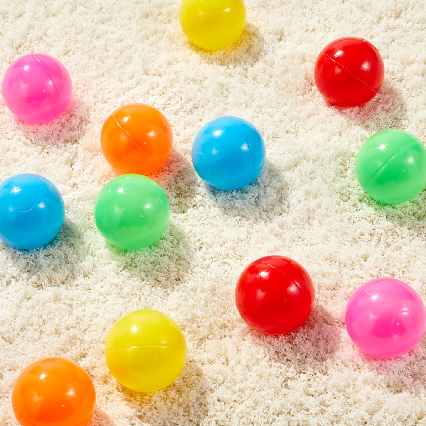 Amazon Basics BPA Free Ball Pit Balls with Storage Bag, Crush-Proof Plastic for Toddlers Kids 12+ Months Play, Phthalate Free, 6 Bright Colors, Pack of 400