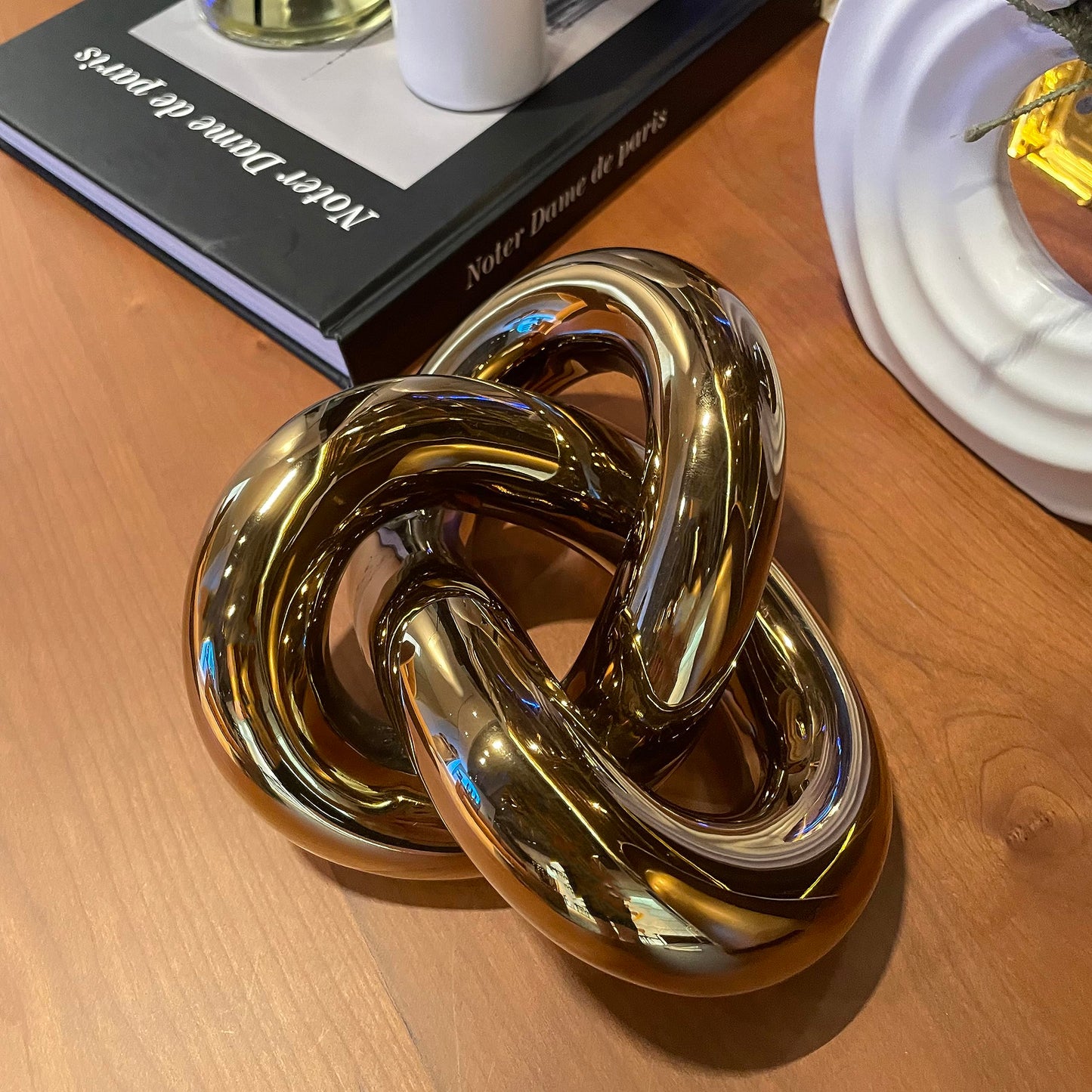 Large Ceramic Gold Knot Statue Décor, Gold Coffee Table Decor, Multi-Angle Abstract Geometric Sculpture Ornament, Modern Home Decor Accents for Living Room, Bedroom, Office